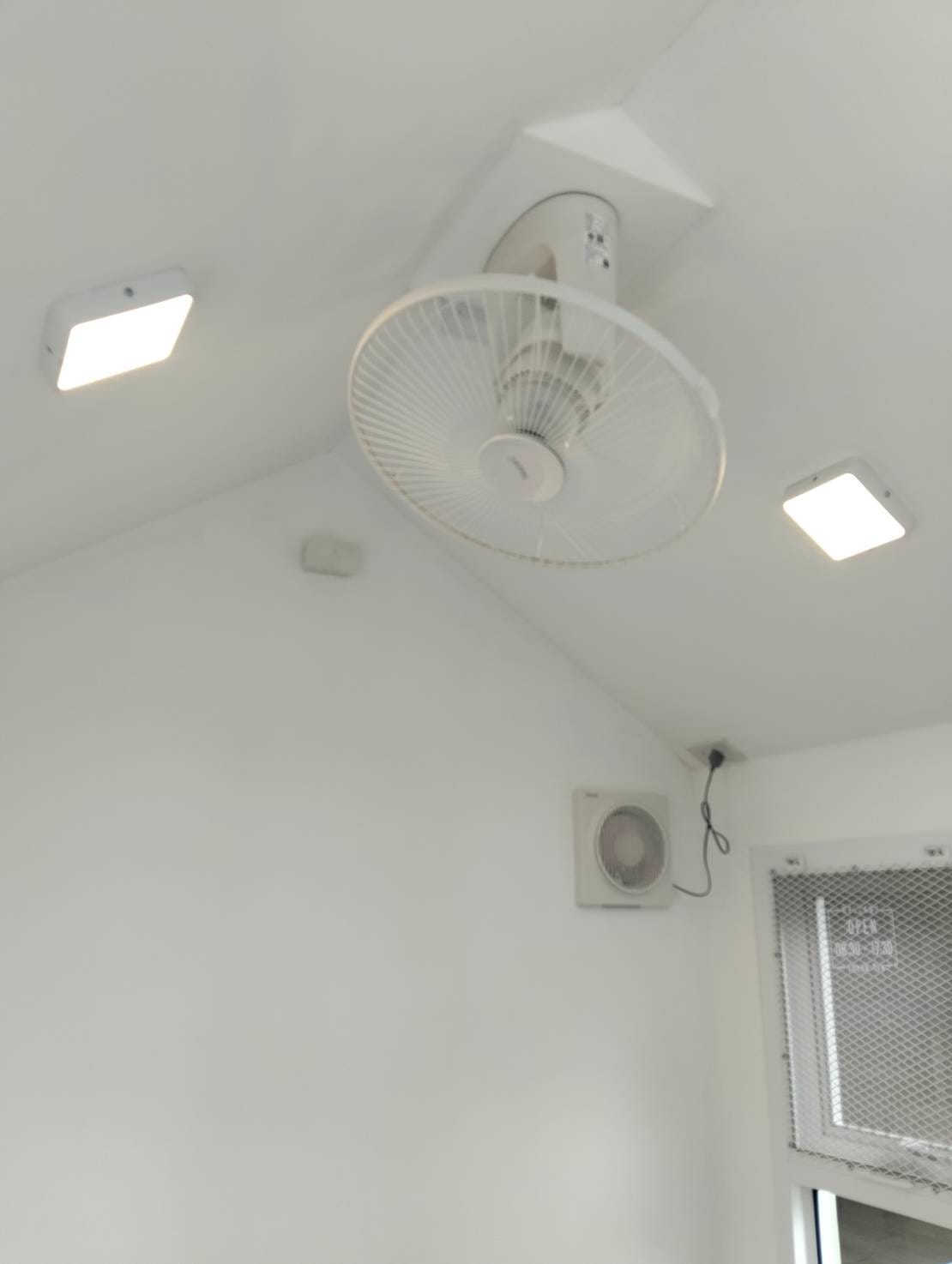 บ้านสัตว์เลี้ยง BIGBOXDESIGN รุ่น บ้านกระจกรองรับติดแอร์ SUNRISE GABLE-SG01 ขนาด 200X200X250 CM. สีเขียว_10