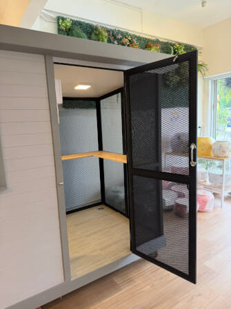 บ้านสัตว์เลี้ยง BIGBOXDESIGN รุ่น บ้านแบบแบ่งโซน ตะแกรงเหล็กฉีก+มุ้งลวด-MSTEEL01 ขนาด 240 X 120 X 195 CM. สีเทา_1
