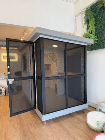 บ้านสัตว์เลี้ยง BIGBOXDESIGN รุ่น บ้านแบบแบ่งโซน ตะแกรงเหล็กฉีก+มุ้งลวด-MSTEEL01 ขนาด 240 X 120 X 195 CM. สีเทา_2