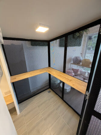 บ้านสัตว์เลี้ยง BIGBOXDESIGN รุ่น บ้านแบบแบ่งโซน ตะแกรงเหล็กฉีก+มุ้งลวด-MSTEEL01 ขนาด 240 X 120 X 195 CM. สีเทา_3