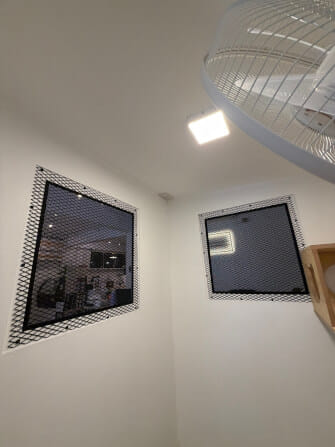 บ้านสัตว์เลี้ยง BIGBOXDESIGN รุ่น บ้านแบบแบ่งโซน ตะแกรงเหล็กฉีก+มุ้งลวด-MSTEEL01 ขนาด 240 X 120 X 195 CM. สีเทา_6