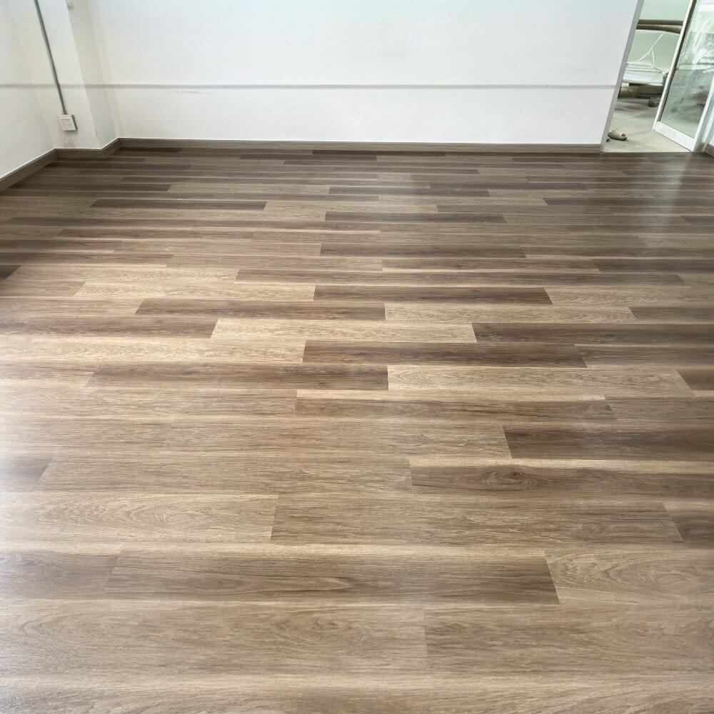 แผ่นพื้น SPC VISION FLOORING ขนาด 180 X 1220 X 5 มม. หนา 5 มม. รุ่น VN-590