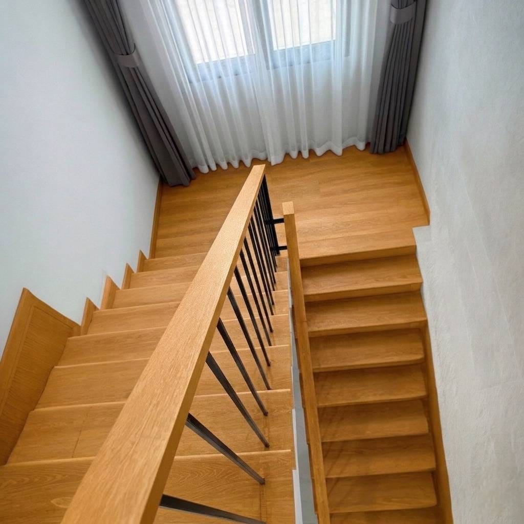 ราวจับบันได (STAIR HANDRAIL) I.D.DECORATION รุ่น ID.8001 ขนาด 25 X 70 X 2000 มม. สีน้ำตาล_3