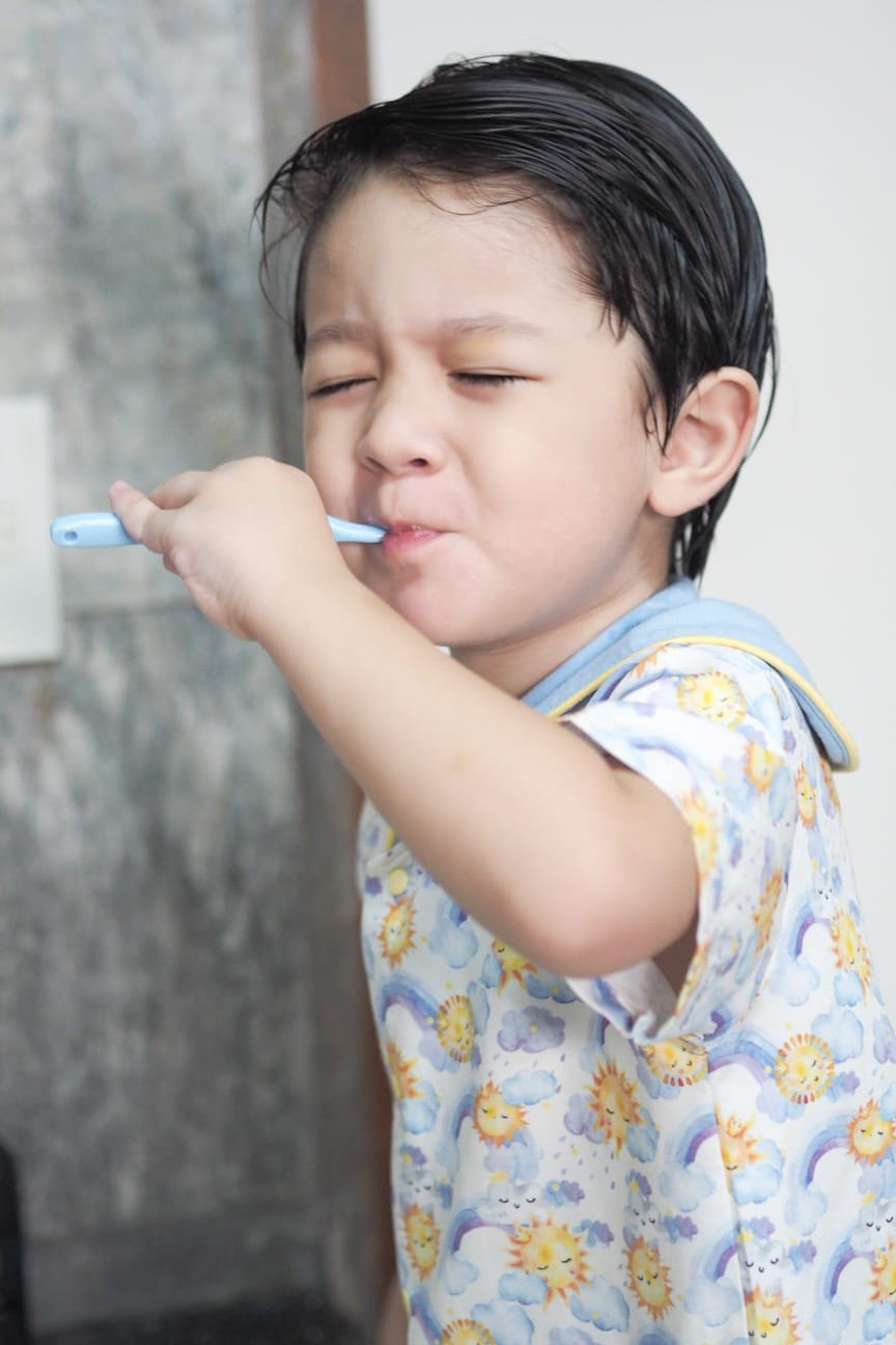 แปรงสีฟันขนนุ่มสำหรับเด็ก (อายุ 2-6 ปี) MANMOU สีฟ้า จากประเทศญี่ปุ่น_9