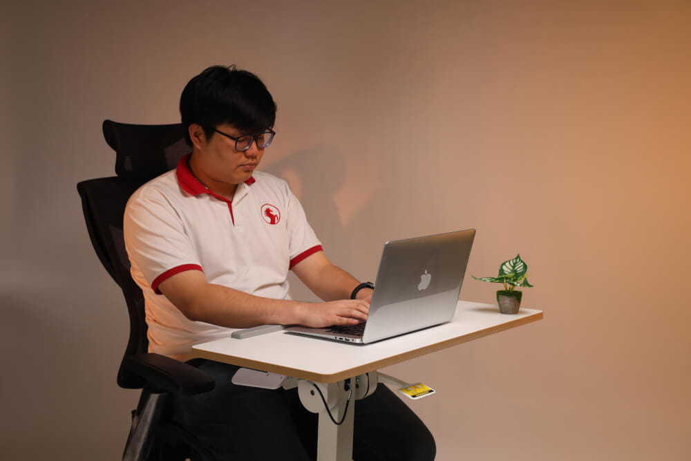 โต๊ะทำงานปรับระดับ มีล้อเลื่อน ERGONOZ EGN-STA04-W, สีขาว (STANDING LAPTOP DESK)_9