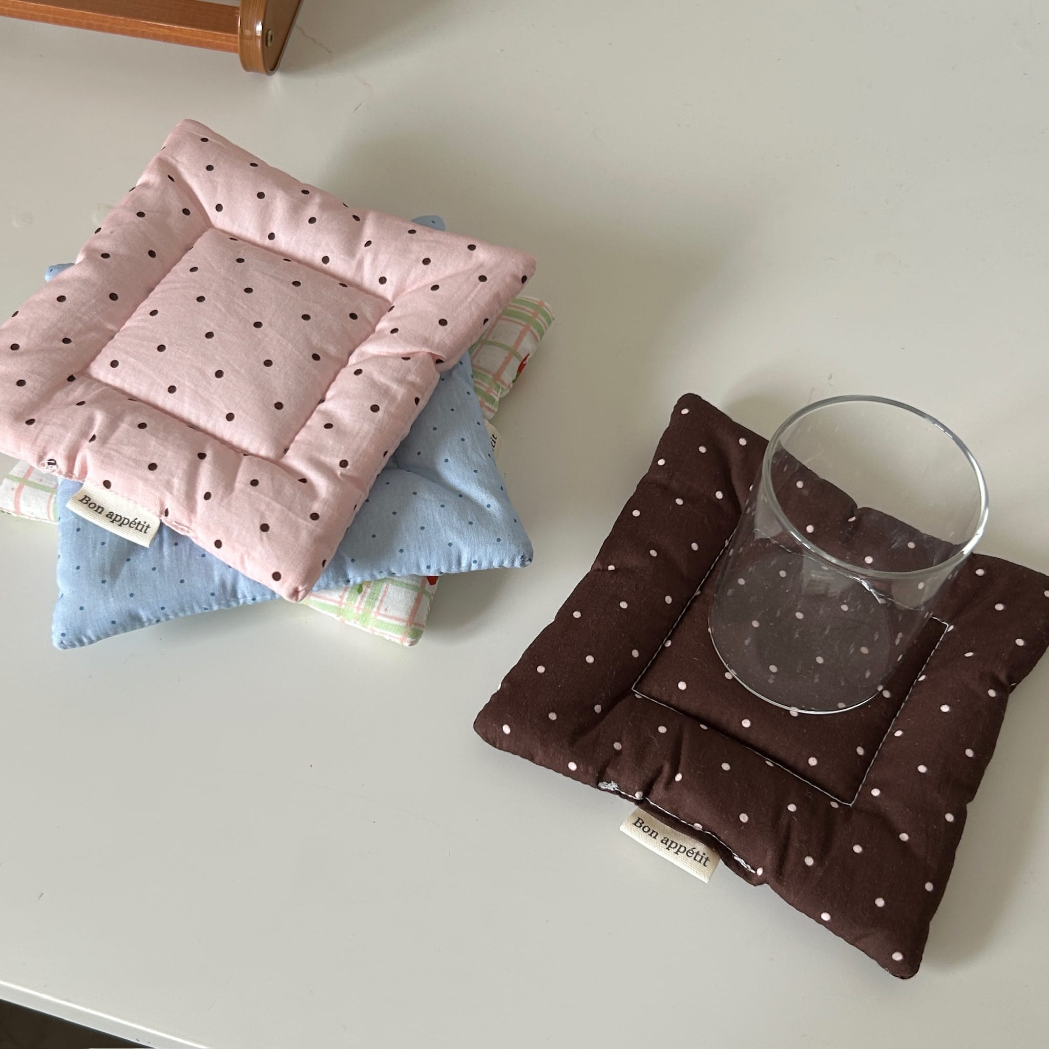 ที่รองแก้ว CALLINGBROWN ขนาด 15X15 ซม. สีน้ำตาล ลายจุด_2