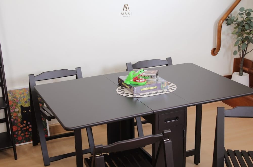 ชุดโต๊ะทานข้าวไม้ยางพาราแท้ 4 ที่นั่งพับเก็บได้ MAAI DESIGN  รุ่น BUTTERFLY TABLE SET ช็อกโกแลต