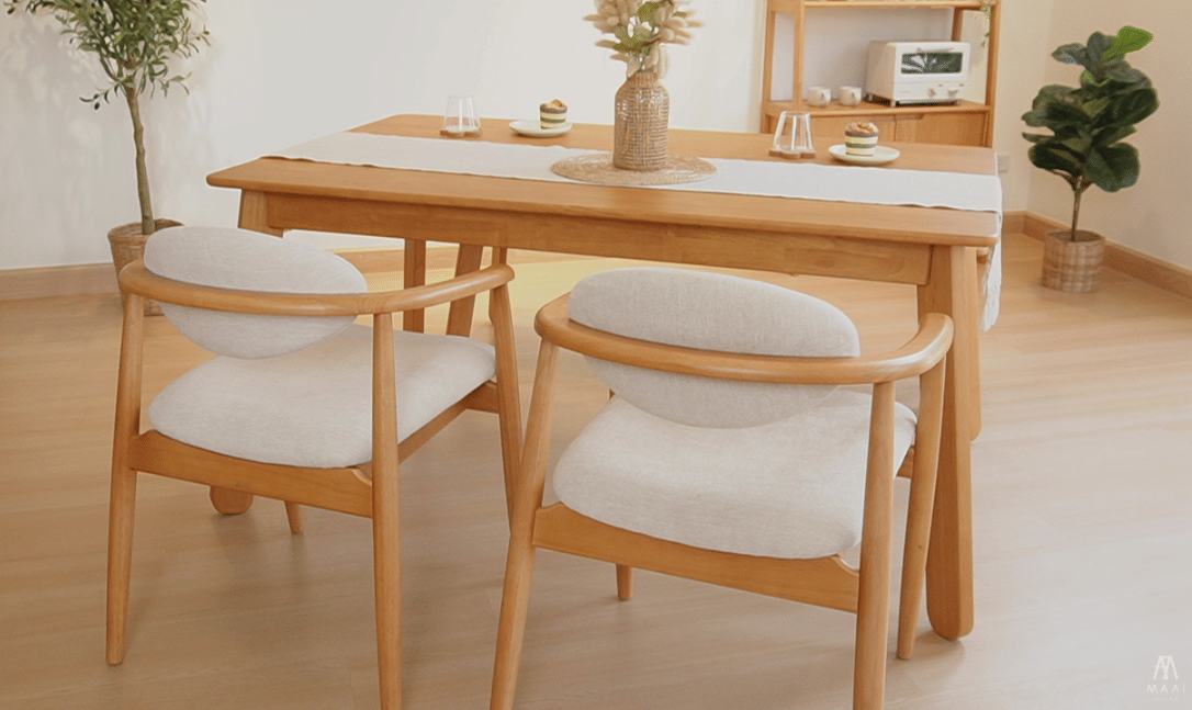 เก้าอี้ทานข้าวไม้ยางพาราเบาะผ้าฝ้าย MAAI DESIGN รุ่น KIROKU CHAIR สไตล์ญี่ปุ่น มีที่พักแขน สีโอ๊ค_1