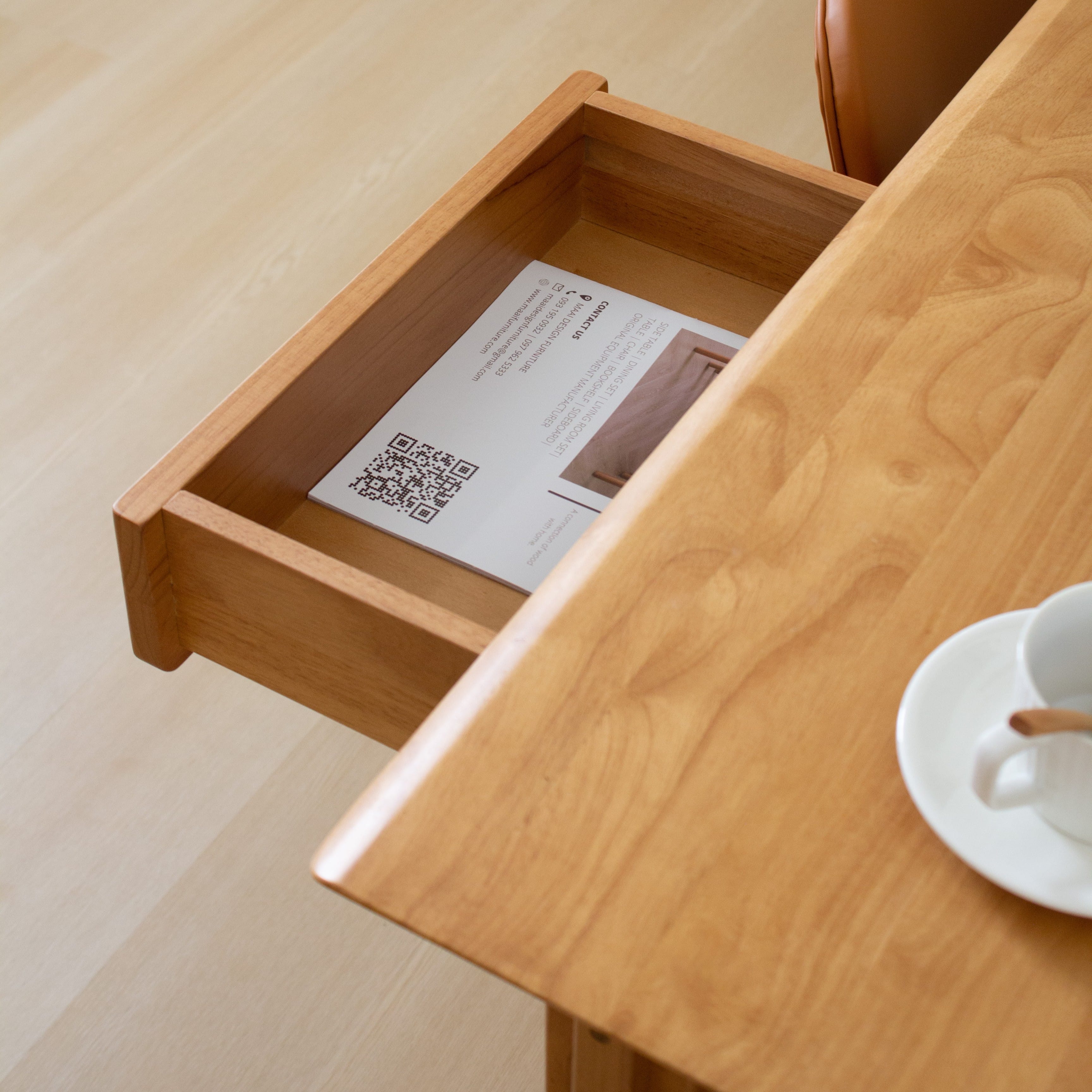 โต๊ะทำงานไม้ยางพารา MAAI DESIGN รุ่น BENKYO TABLE สีโอ๊ค_1
