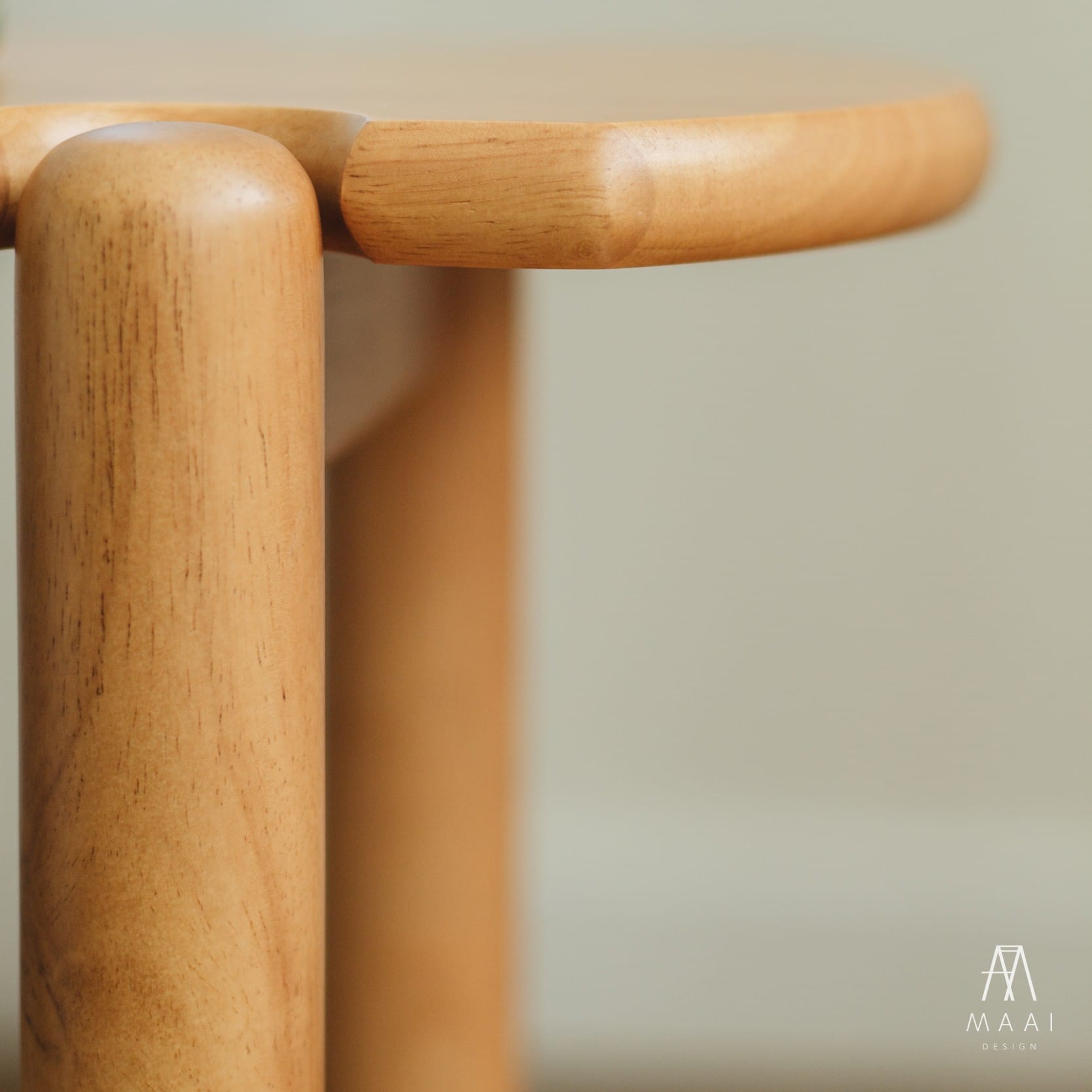 โต๊ะข้างไม้ยางพารา MAAI DESIGN รุ่น CHISAI SIDE TABLE สีโอ๊ค