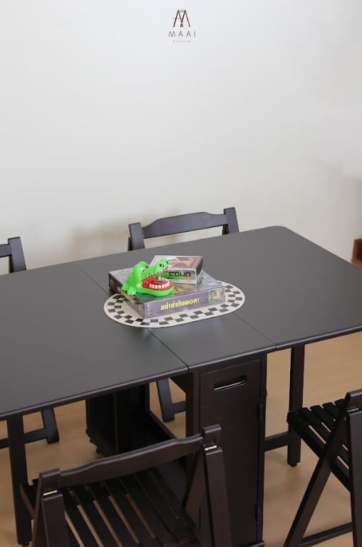 ชุดโต๊ะทานข้าวไม้ยางพาราแท้ 4 ที่นั่งพับเก็บได้ MAAI DESIGN  รุ่น BUTTERFLY TABLE SET ช็อกโกแลต