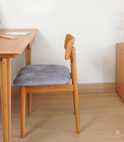 เก้าอี้ทานข้าวไม้ยางพาราแท้ เบาะกำมะหยี่สีเทา MAAI DESIGN SHITA CHAIR สีโอ๊ค_2