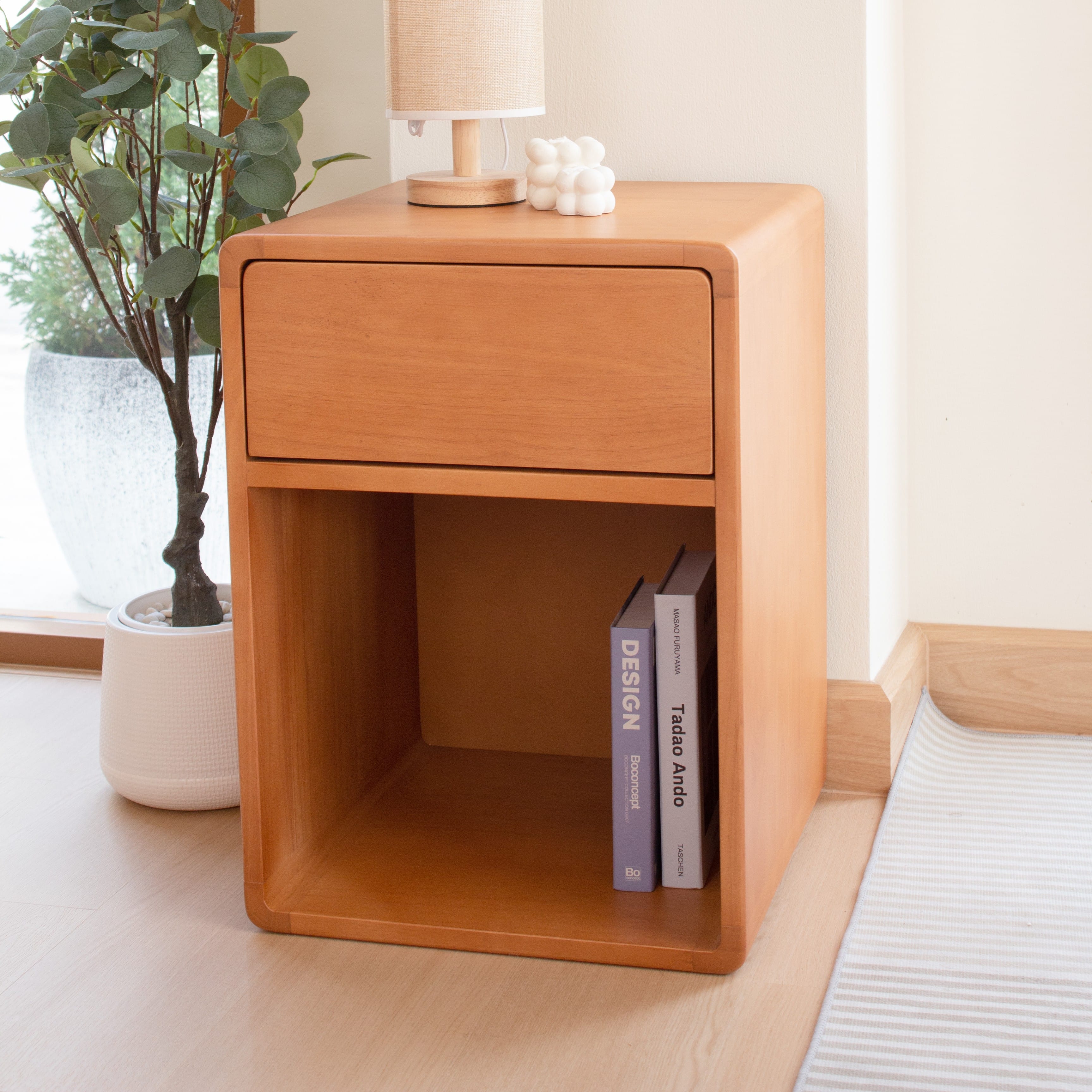 ตู้ลิ้นชักข้างเตียงไม้ยางพารา MAAI DESIGN รุ่น UNERU SIDE TABLE สีโอ๊ค