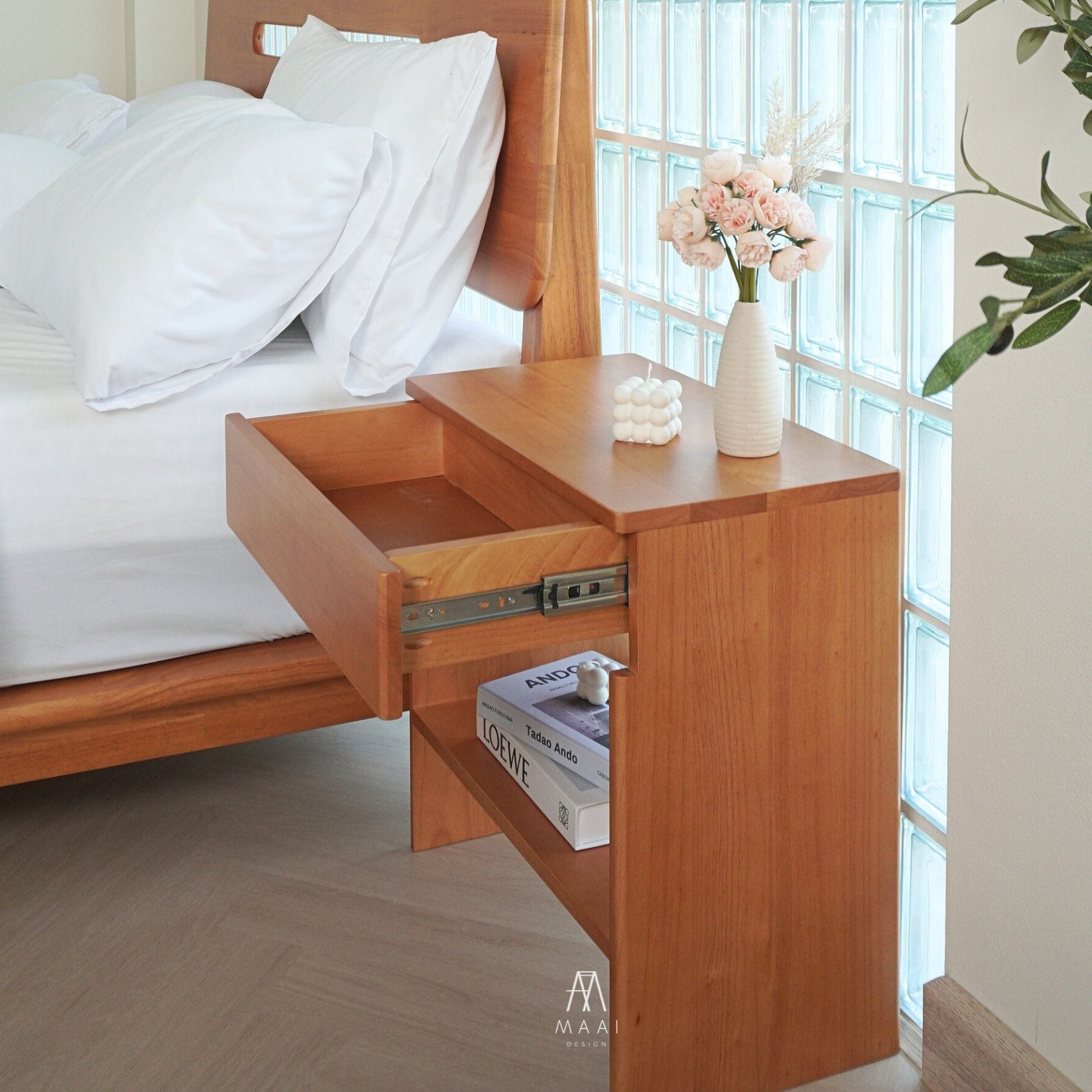 ตู้ลิ้นชักข้างเตียงไม้ยางพารา MAAI DESIGN รุ่น REINA SIDE TABLE สีโอ๊ค