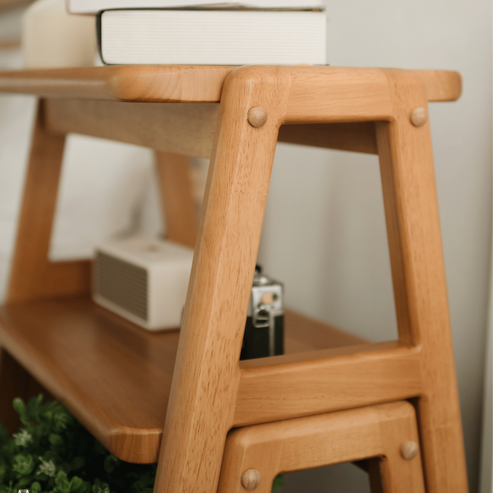 เก้าอี้บาร์ไม้ยางพารา MAAI DESIGN รุ่น BASHO STACK สีโอ๊ค_5
