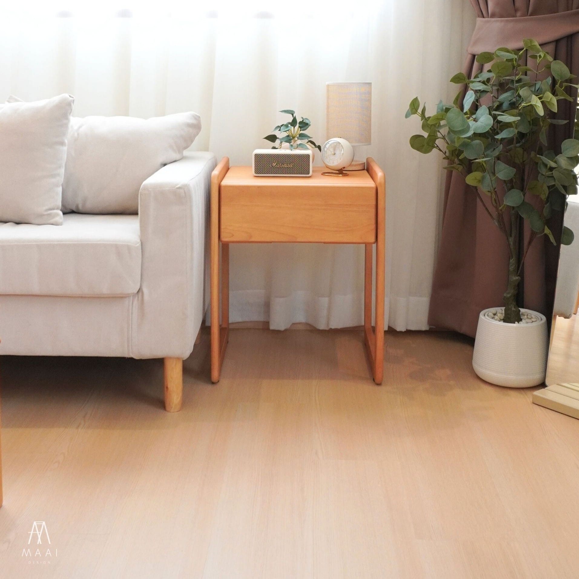 ตู้ลิ้นชักข้างเตียงไม้ยางพารา MAAI DESIGN รุ่น UCHU SIDE TABLE สีโอ๊ค