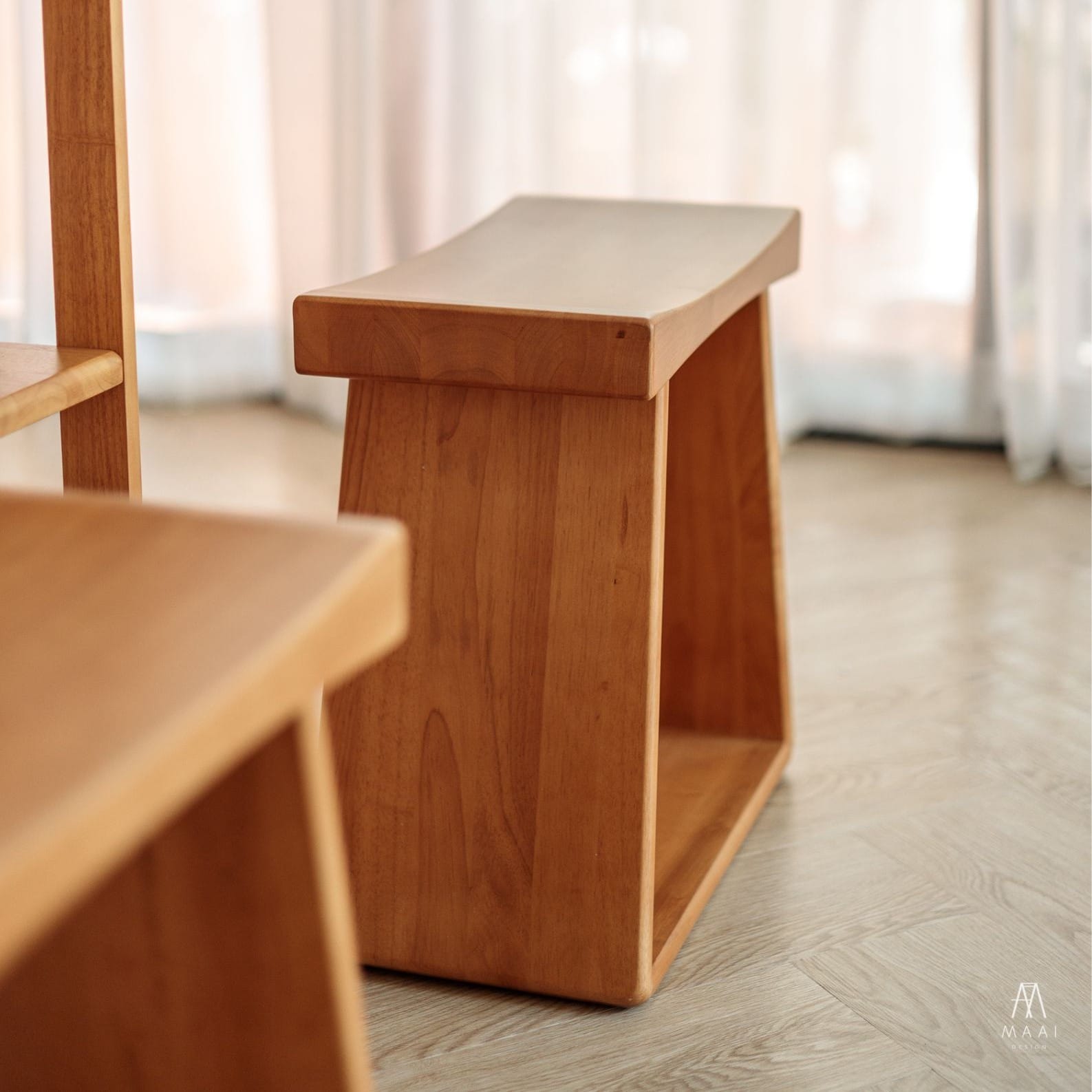 เก้าอี้บาร์ไม้ยางพารา MAAI DESIGN รุ่น BULL STOOL สีโอ๊ค_6