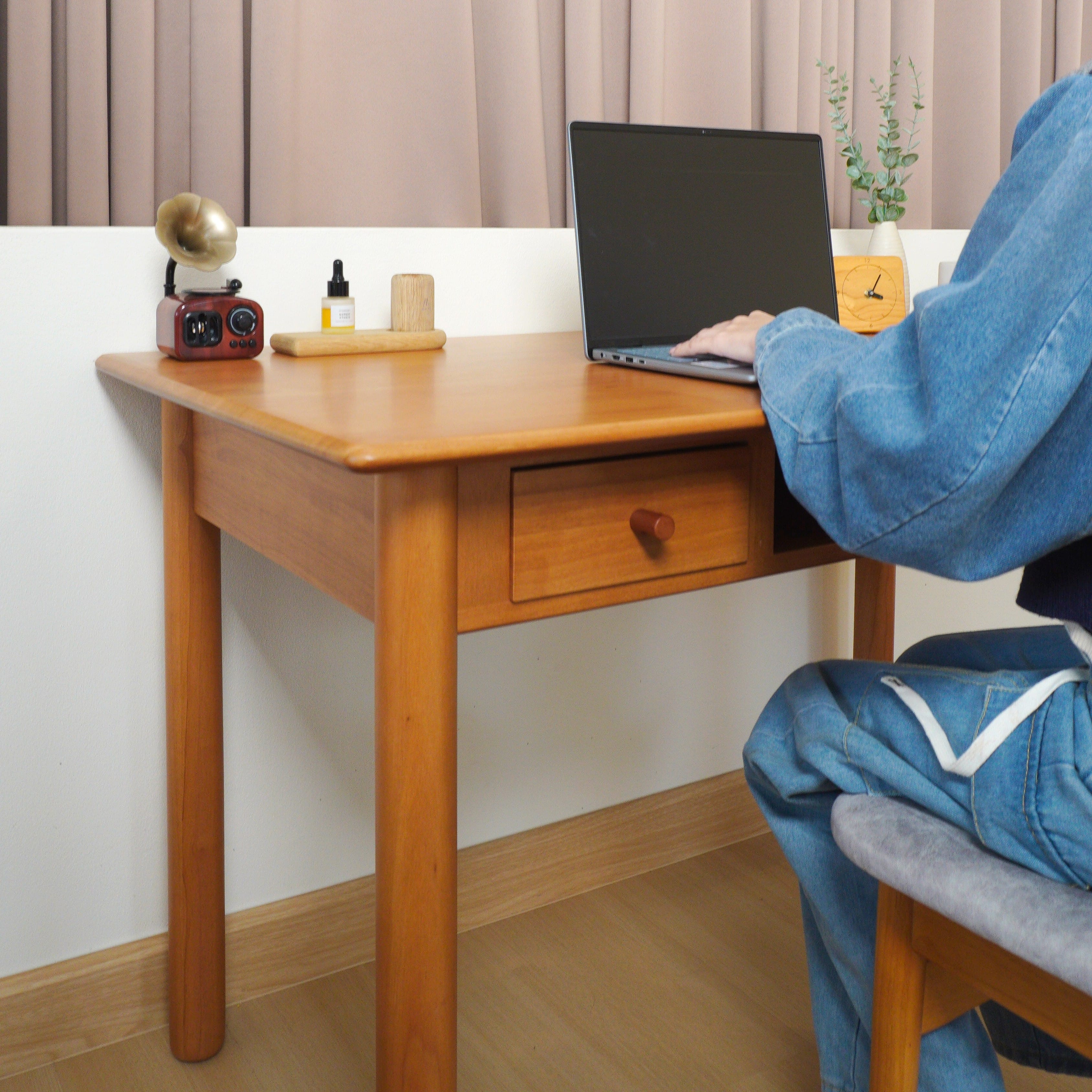 โต๊ะทำงานไม้ยางพารา MAAI DESIGN รุ่น HIROSHI TABLE สีโอ๊ค_6