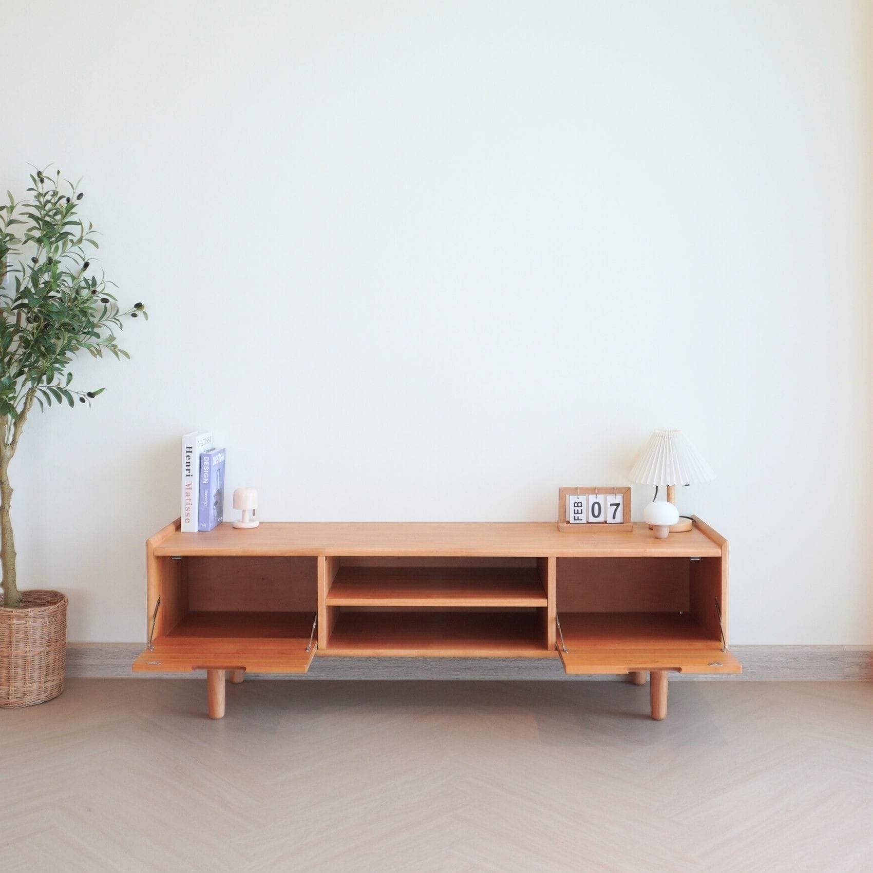 ชั้นวางทีวีไม้ยางพารา MAAI DESIGN รุ่น SAIDO M สีโอ๊ค_9