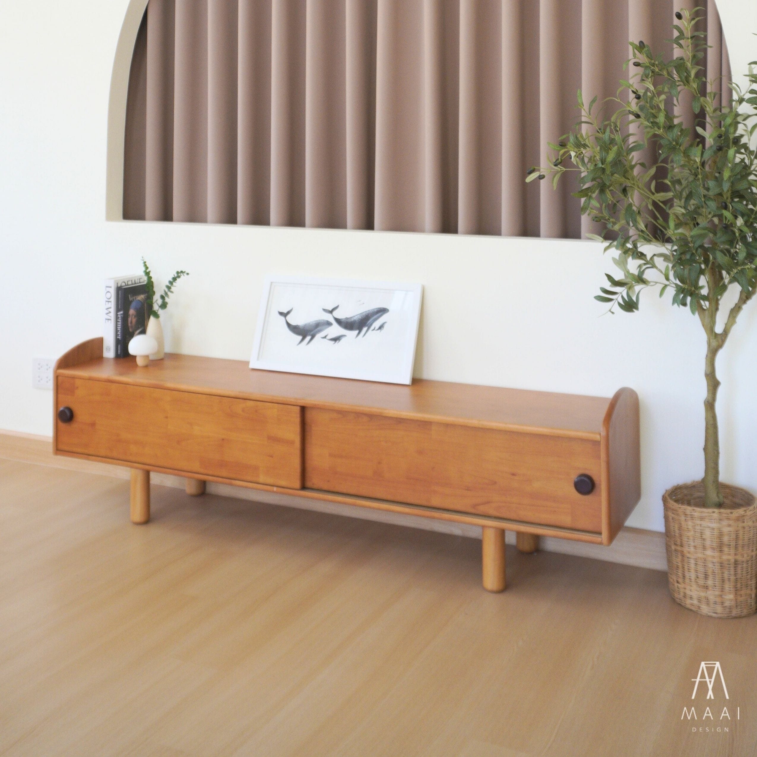ชั้นวางทีวีไม้ยางพารา MAAI DESIGN รุ่น KIYOKO SIDEBOARD M 150 สีโอ๊ค