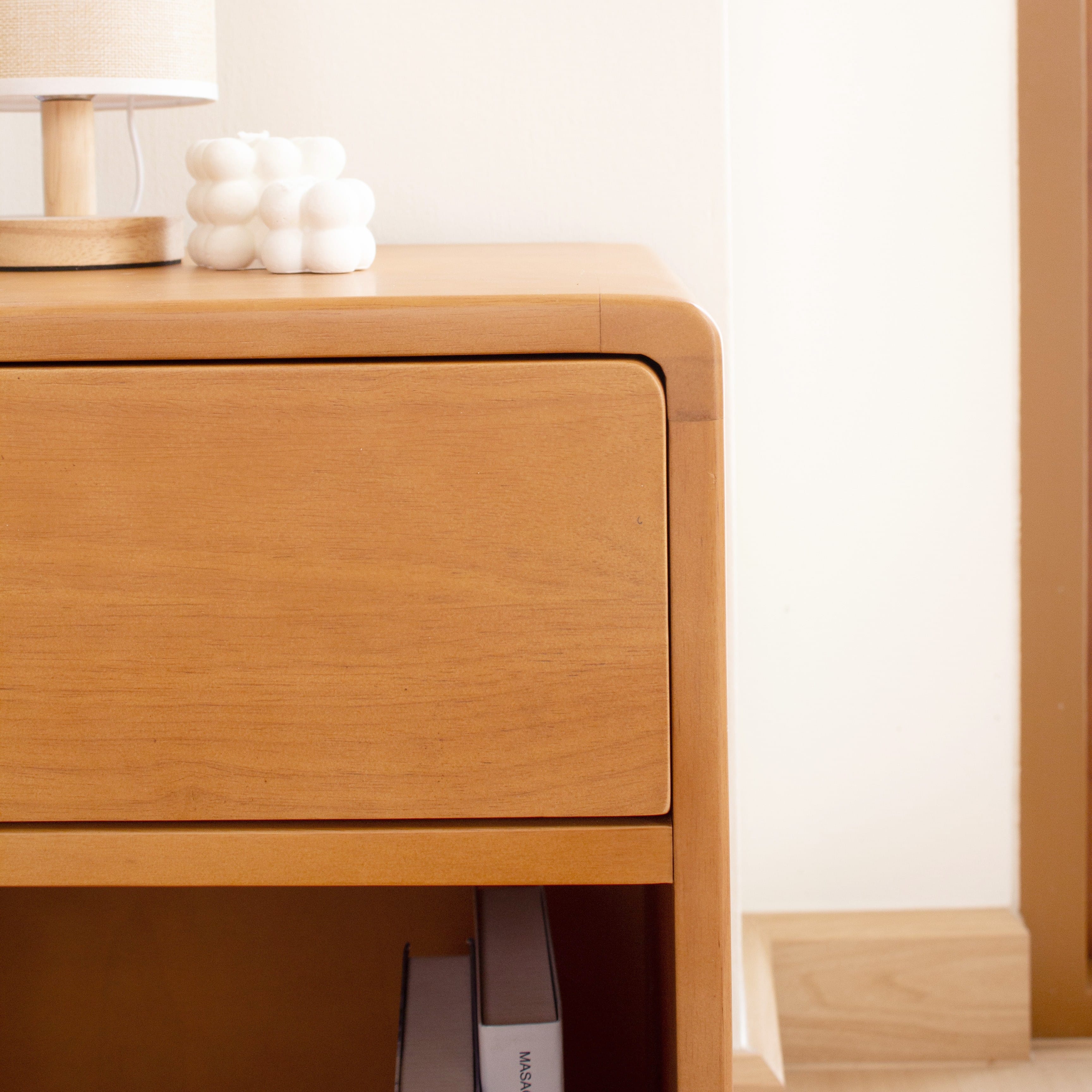 ตู้ลิ้นชักข้างเตียงไม้ยางพารา MAAI DESIGN รุ่น UNERU SIDE TABLE สีโอ๊ค_4