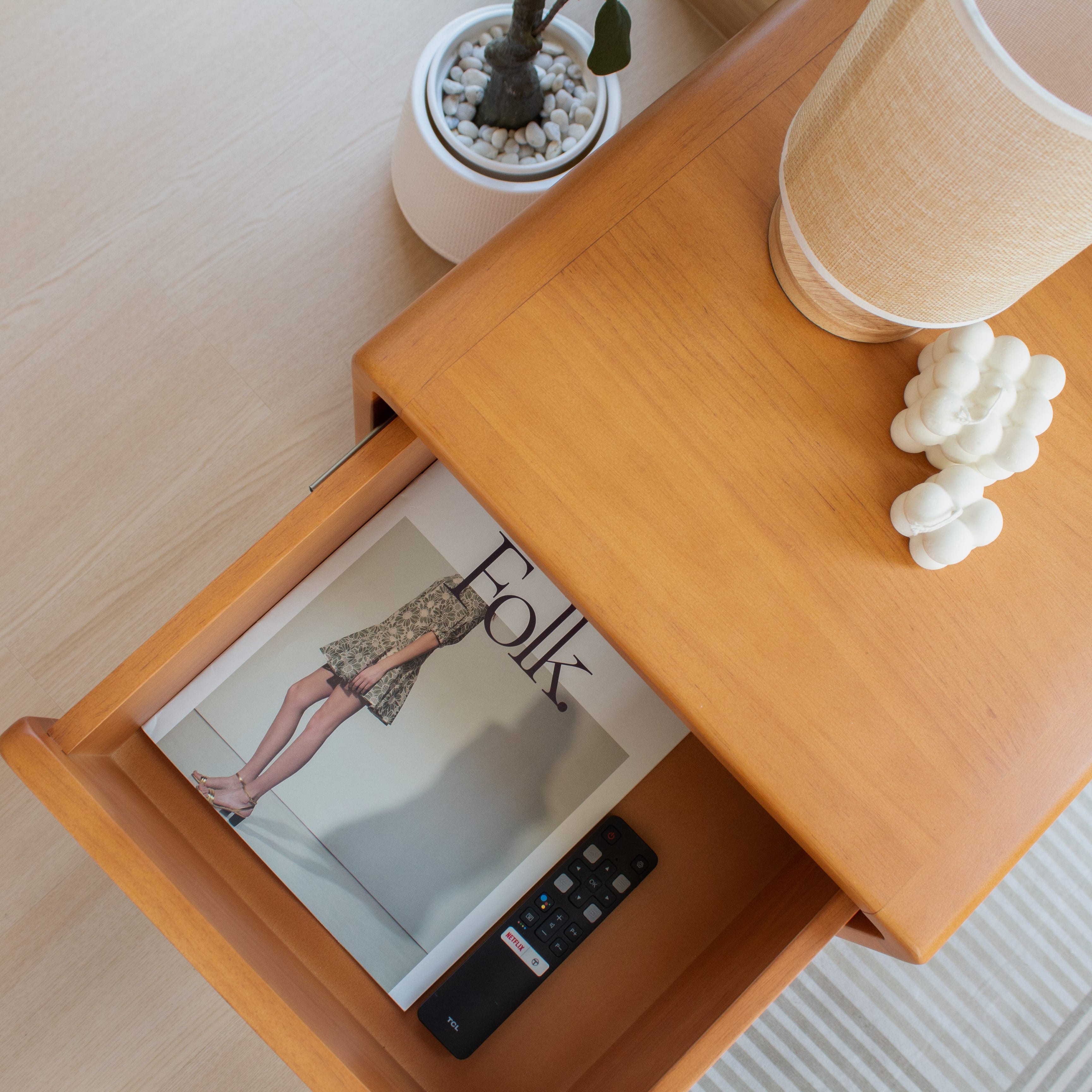 ตู้ลิ้นชักข้างเตียงไม้ยางพารา MAAI DESIGN รุ่น UNERU SIDE TABLE สีโอ๊ค_6