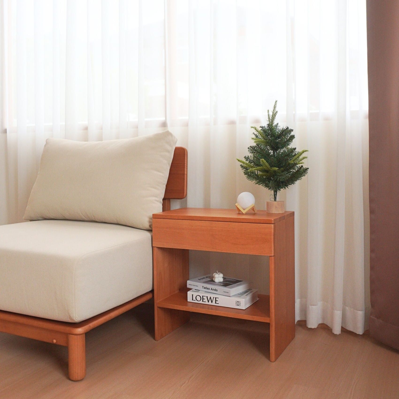 ตู้ลิ้นชักข้างเตียงไม้ยางพารา MAAI DESIGN รุ่น REINA SIDE TABLE สีโอ๊ค_7