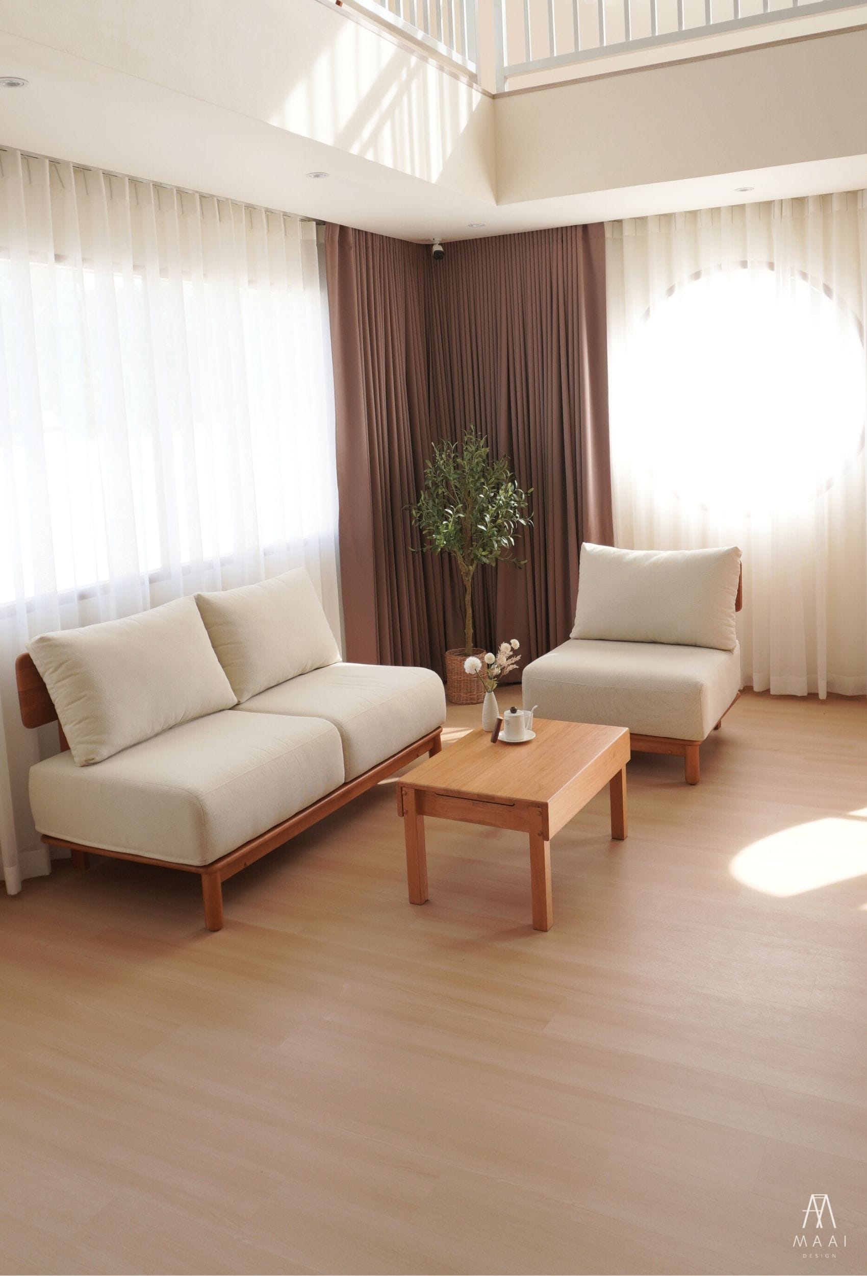โซฟา 2 ที่นั่งไม้ยางพารา MAAI DESIGN รุ่น KANAKO SOFA เบาะผ้าสีครีม_1