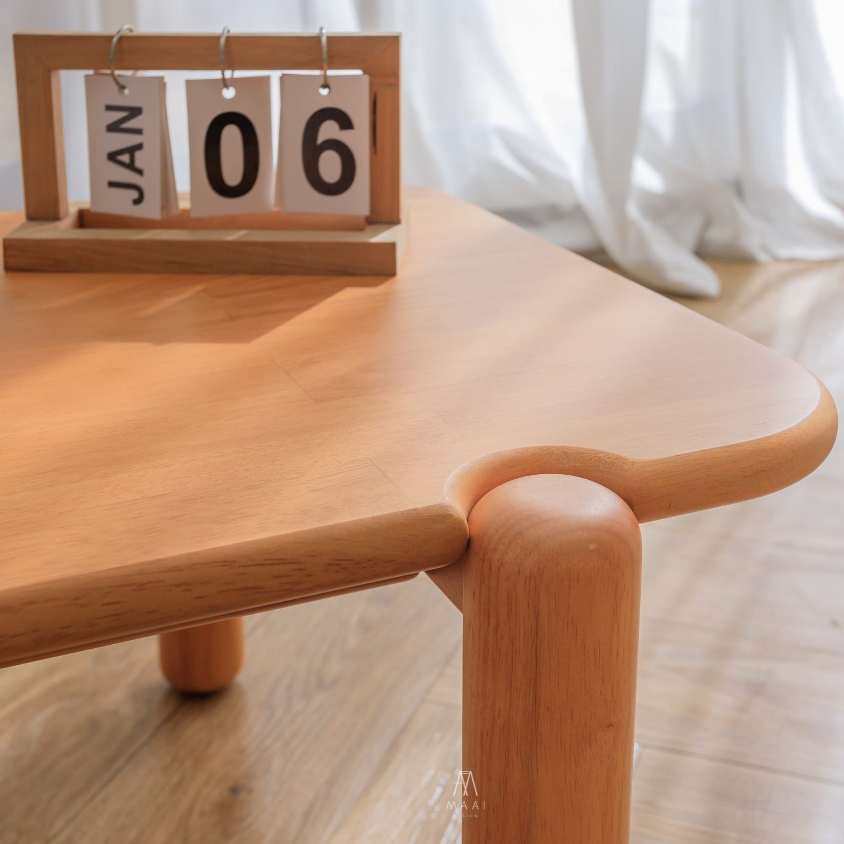 โต๊ะกลางไม้ยางพารา  MAAI DESIGN รุ่น CHUSHIN COFFEE TABLE สีโอ๊ค_4