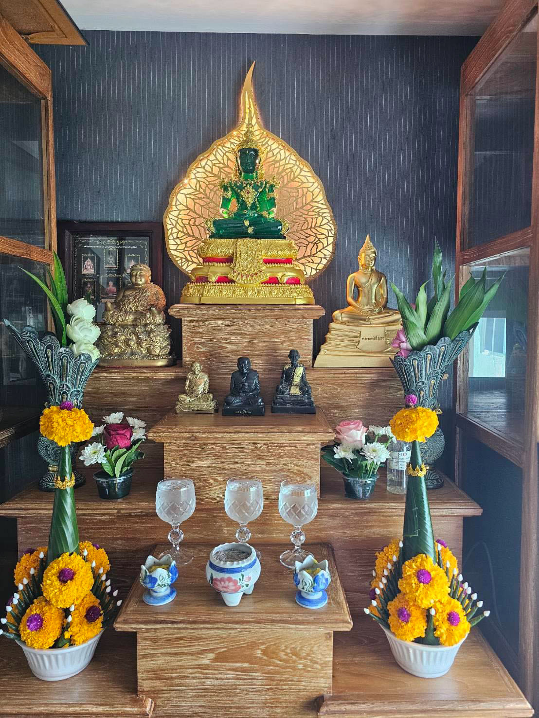 ของตกแต่งบ้าน อินทรักษ์ ใบโพธิ์ฉลุปิดทอง กลาง ขนาด 45X60X2 ซม แฮนด์เมด