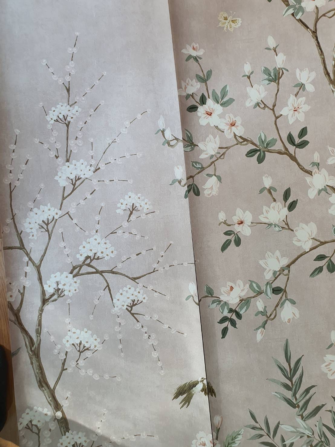 วอลเปเปอร์ OWLS WALLPAPERS ลาย MAGNOLIA GARDEN ขนาด 1.47 X 3.09 เมตร
