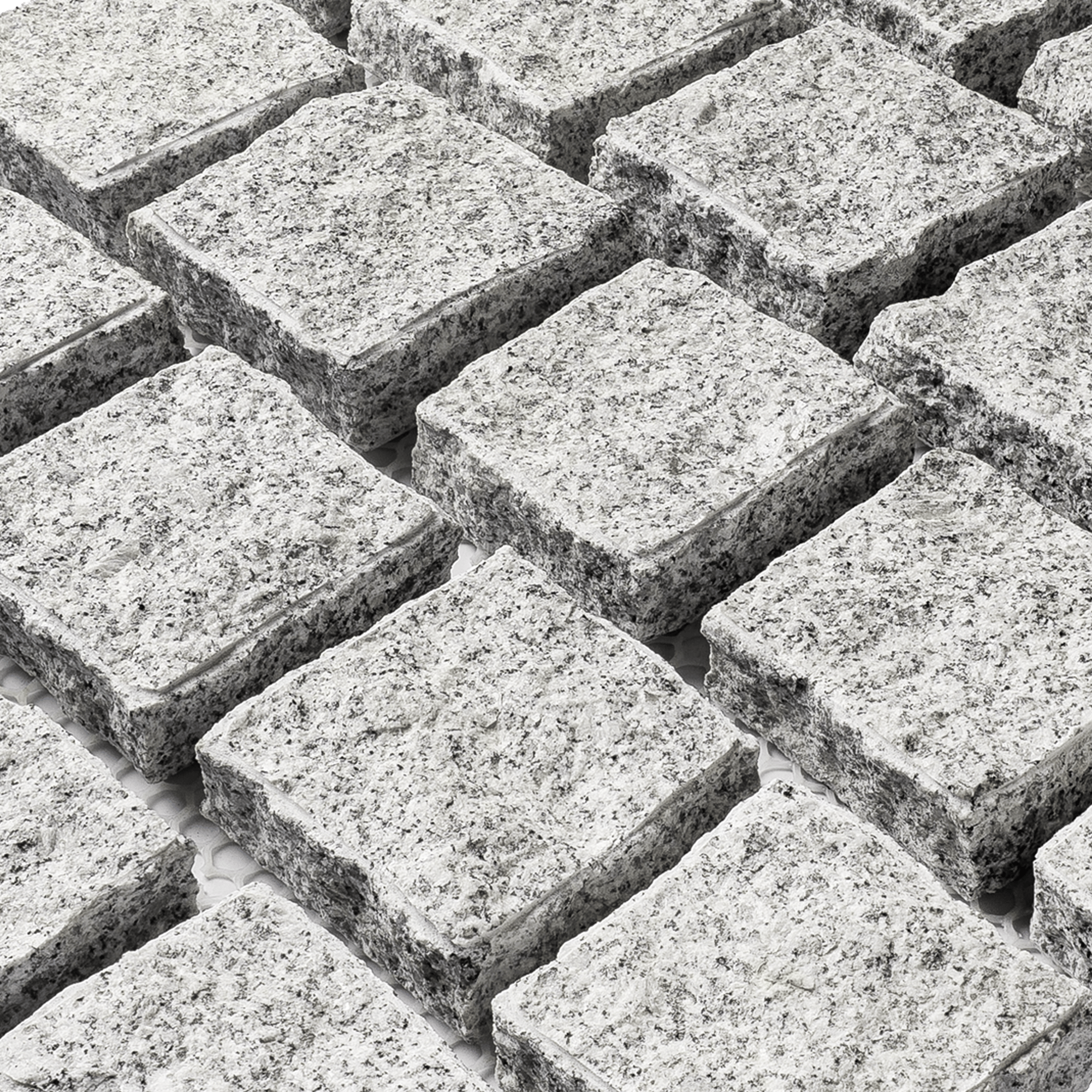 หินลูกเต๋าปูพื้น COBBLESTONE แบบแผ่นสำเร็จ MODERN DECOR รุ่นคลาสสิก ผิวธรรมชาติ ข้างตัดธรรมชาติ 50X55X3 ซม. หินธรรมชาติแกรนิตสีขาว ลายเรียงสลับ_2