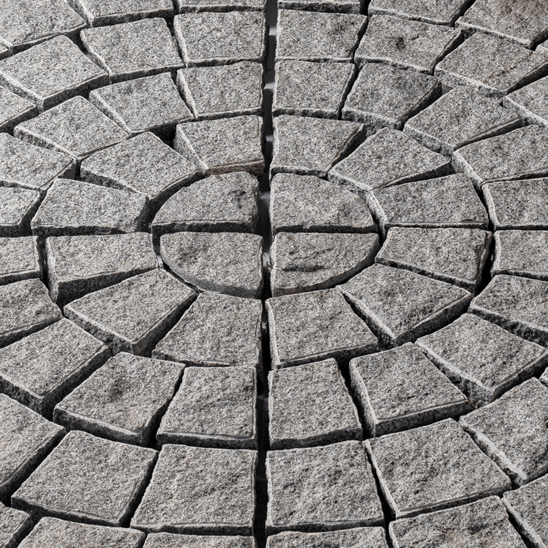 หินลูกเต๋าปูพื้น COBBLESTONE แบบวงกลม MODERN DECOR รุ่นคลาสสิก ผิวธรรมชาติ ข้างตัดธรรมชาติ 50X50X3 ซม. หินธรรมชาติแกรนิตสีเทา_2