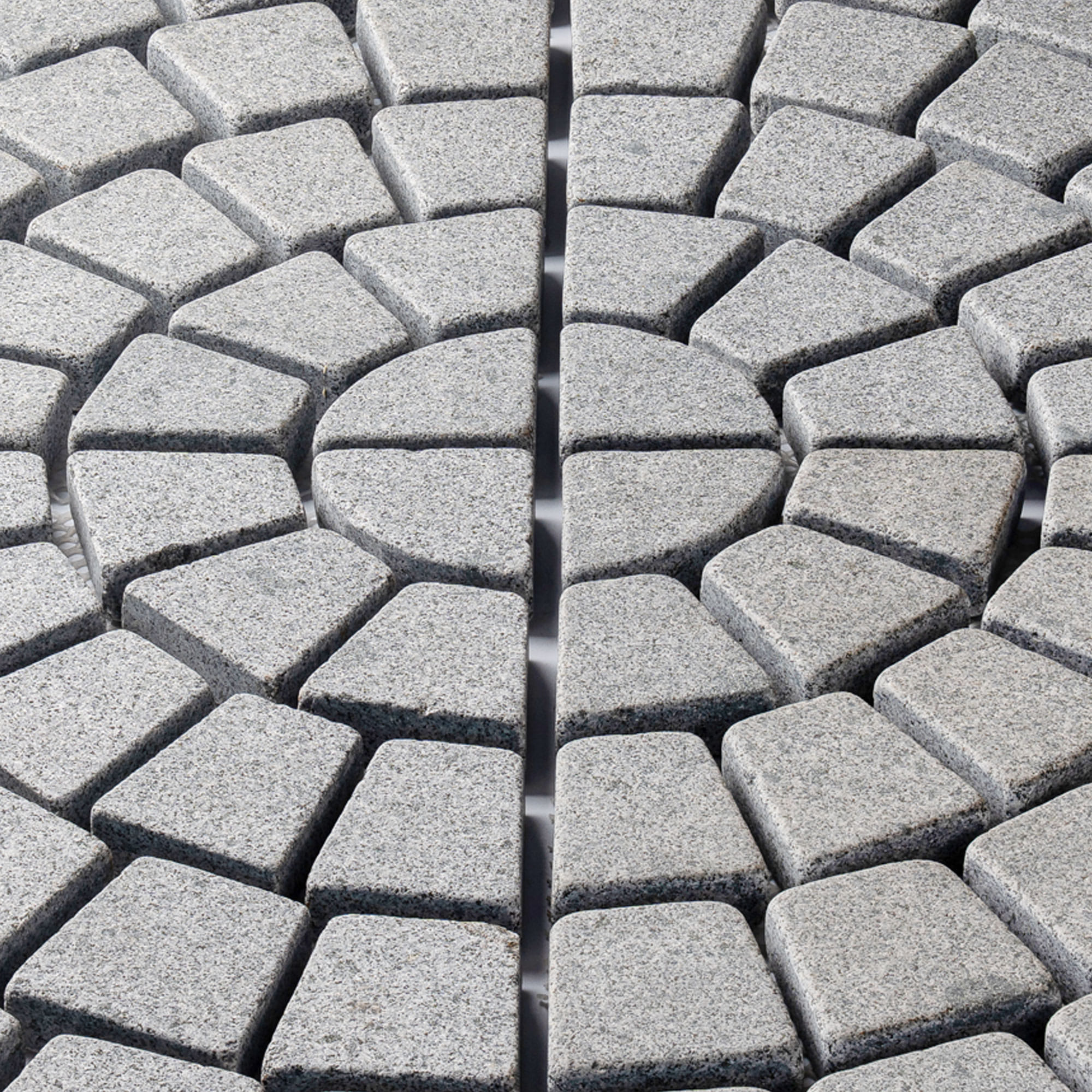 หินลูกเต๋าปูพื้น COBBLESTONE แบบวงกลม MODERN DECOR รุ่นซิมพลี ผิวพ่นไฟ ข้างตัดเรียบ 50X50X3 ซม. หินธรรมชาติแกรนิตสีเทา_2