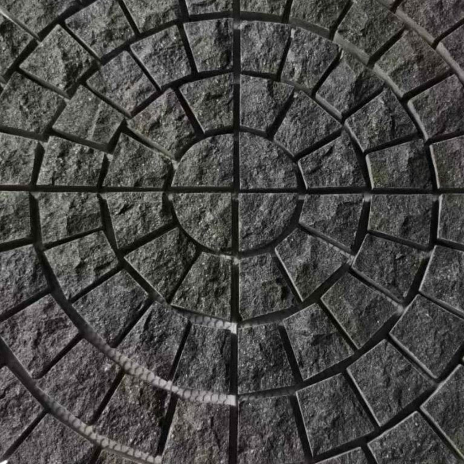 หินลูกเต๋าปูพื้น COBBLESTONE แบบวงกลม MODERN DECOR รุ่นคลาสสิก ผิวธรรมชาติ ข้างตัดธรรมชาติ 50X50X3 ซม. หินธรรมชาติแกรนิตสีดำ_2