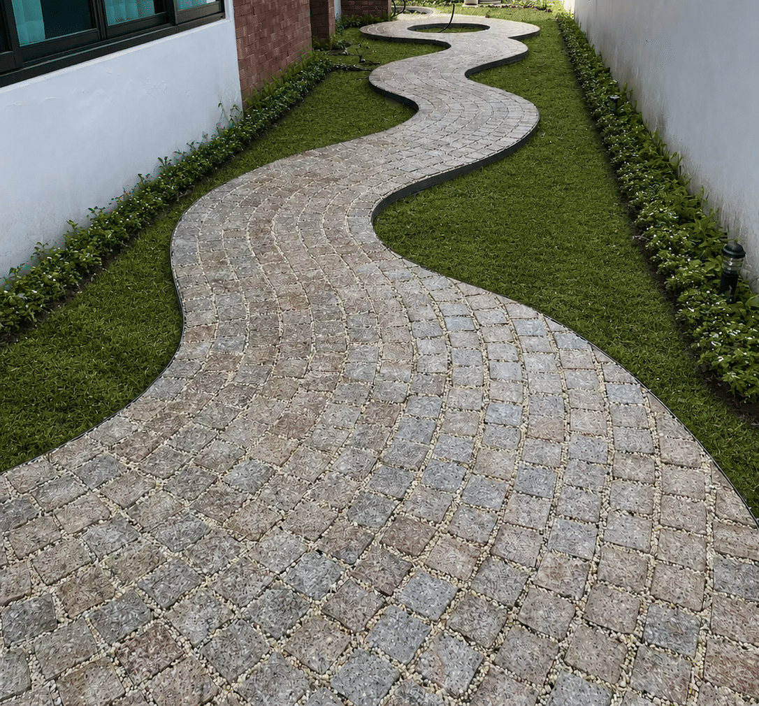 หินลูกเต๋าปูพื้น COBBLESTONE แบบแผ่นสำเร็จ MODERN DECOR รุ่นซิมพลี ผิวพ่นไฟ ข้างตัดธรรมชาติ 50X55X3 ซม. หินธรรมชาติแกรนิตเหลือง ลายเรียงสลับ_3