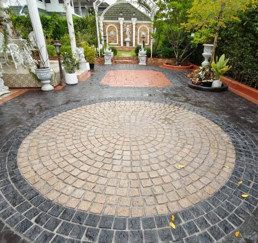 หินลูกเต๋าปูพื้น COBBLESTONE แบบวงกลม MODERN DECOR รุ่นคลาสสิก ผิวธรรมชาติ ข้างตัดธรรมชาติ 50X50X3 ซม. หินธรรมชาติแกรนิตสีเหลือง_4