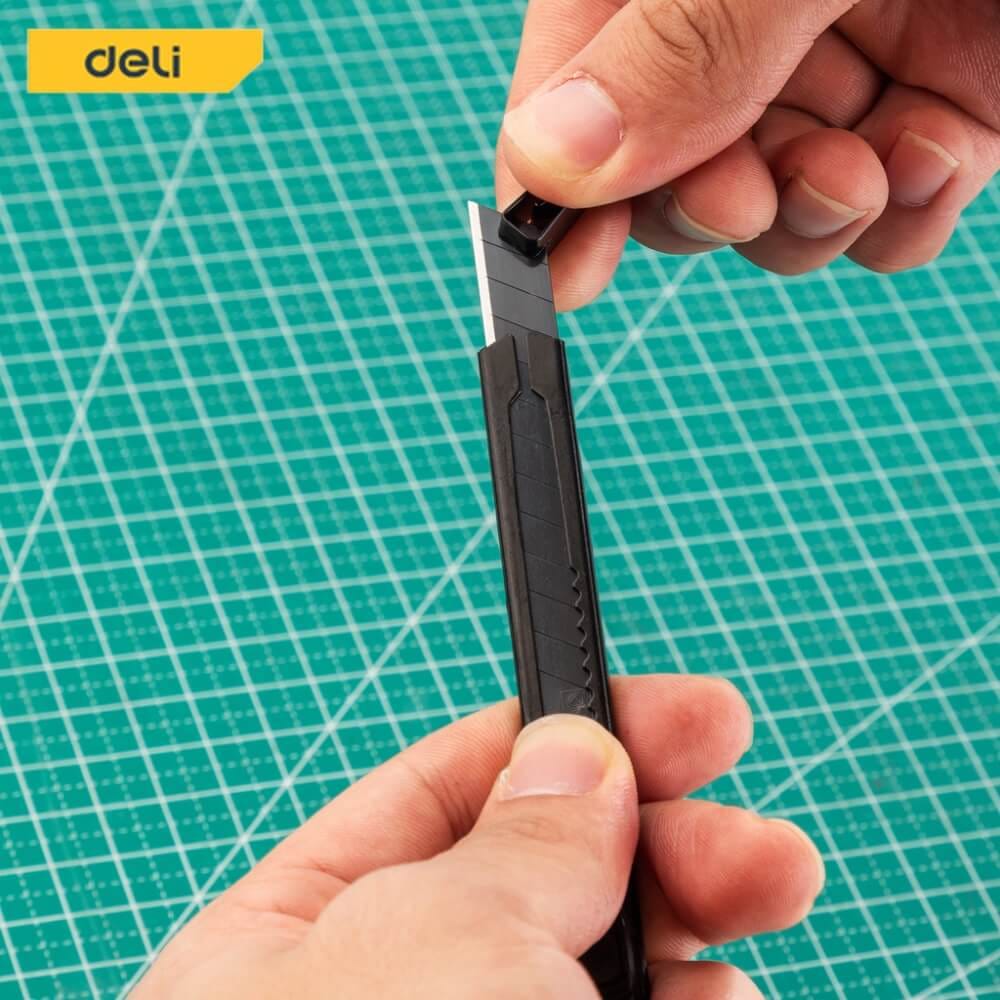 คัตเตอร์ DELI EDL007B-BK-01 สีดำ_1
