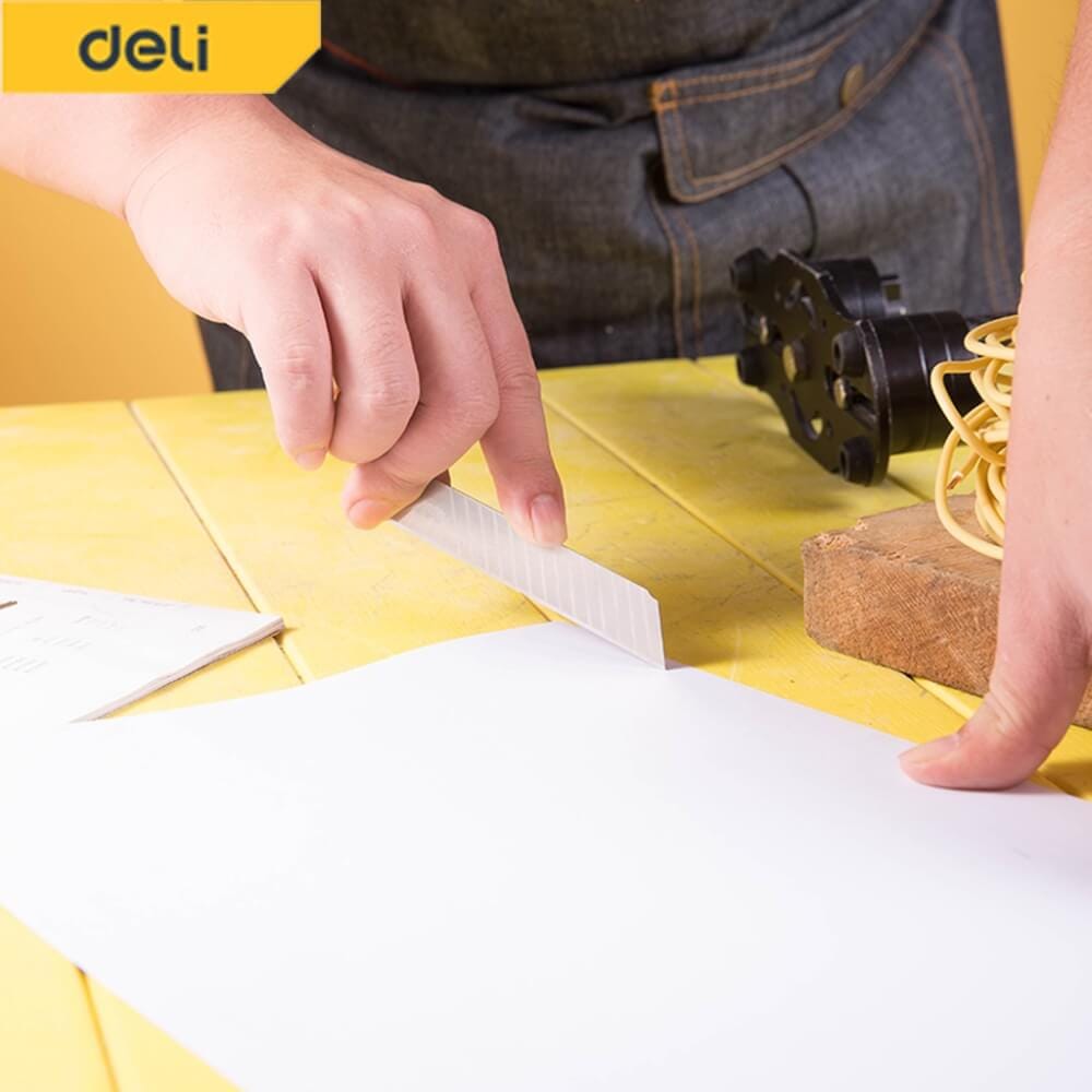 คัตเตอร์ DELI EDL018Z-YL-01 18มม สีเหลือง_2