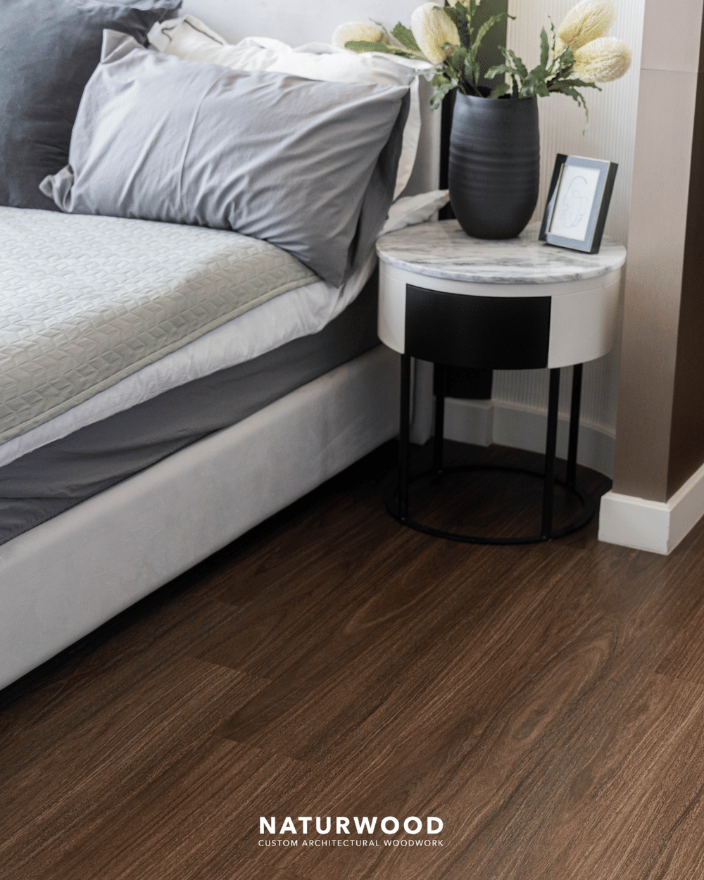 พื้น SPC คลิกล็อค พร้อมโฟม IXPE NATURWOOD หนา 5 มม. สี CLASSIC WALNUT (กล่อง 10 แผ่น ปูได้ 2.23 ตร.ม.)