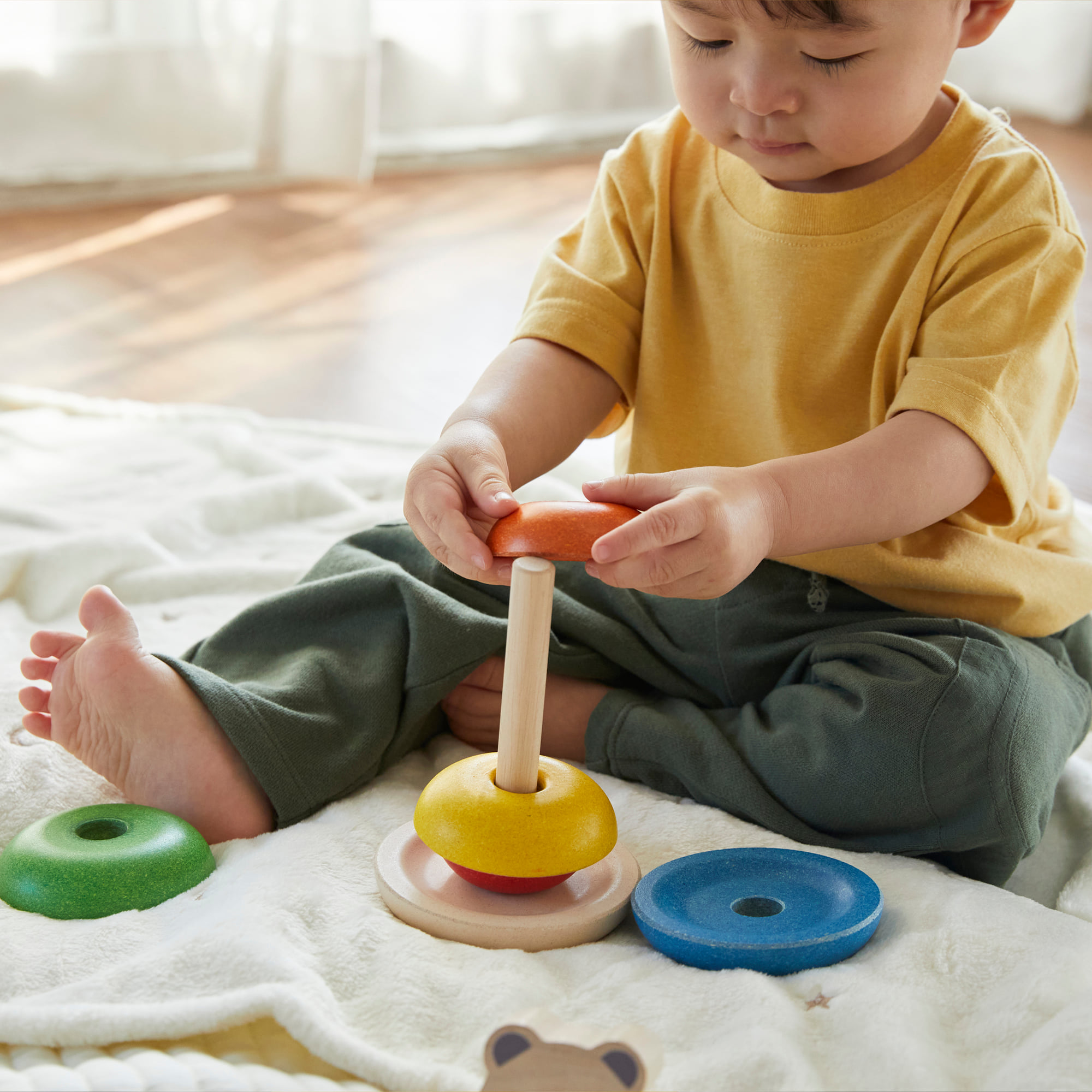 ชุดของเล่นไม้ PLANTOYS วงแหวนสวมหลัก - หมี สำหรับเด็กอายุ 12 เดือนขึ้นไป_5