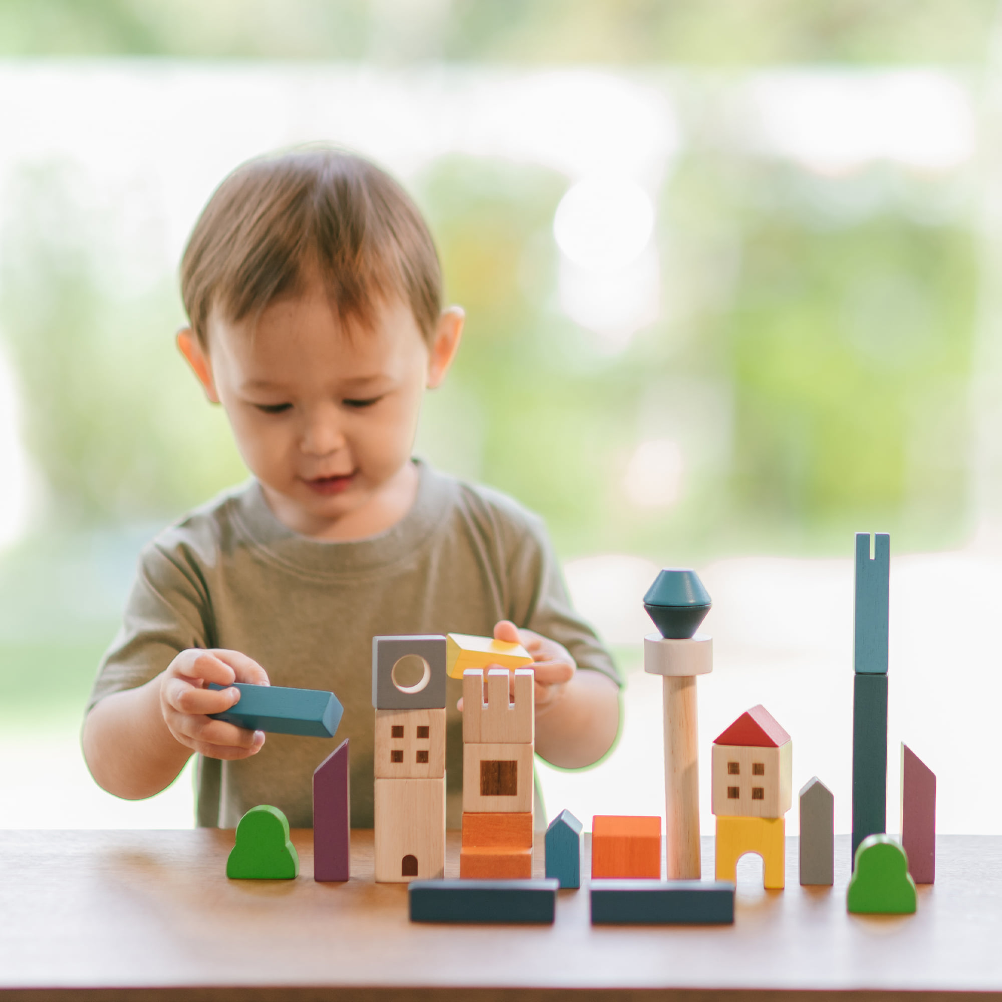 ชุดของเล่นไม้ PLANTOYS ชุดบล็อกสร้างเมือง สำหรับเด็กอายุ 18 เดือนขึ้นไป_5