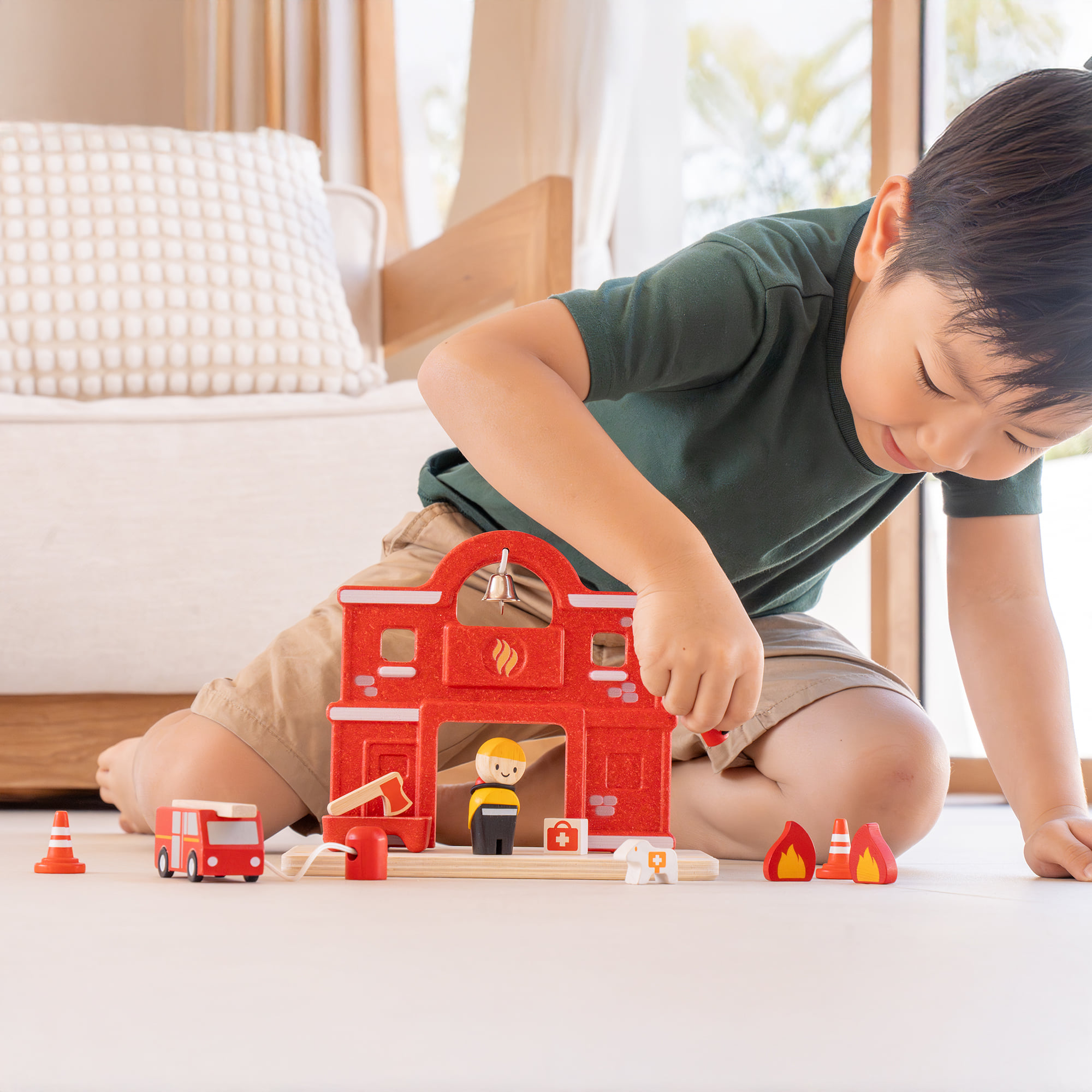 ชุดของเล่นไม้ PLANTOYS สถานีดับเพลิง สำหรับเด็กอายุ 3 ปีขึ้นไป_3