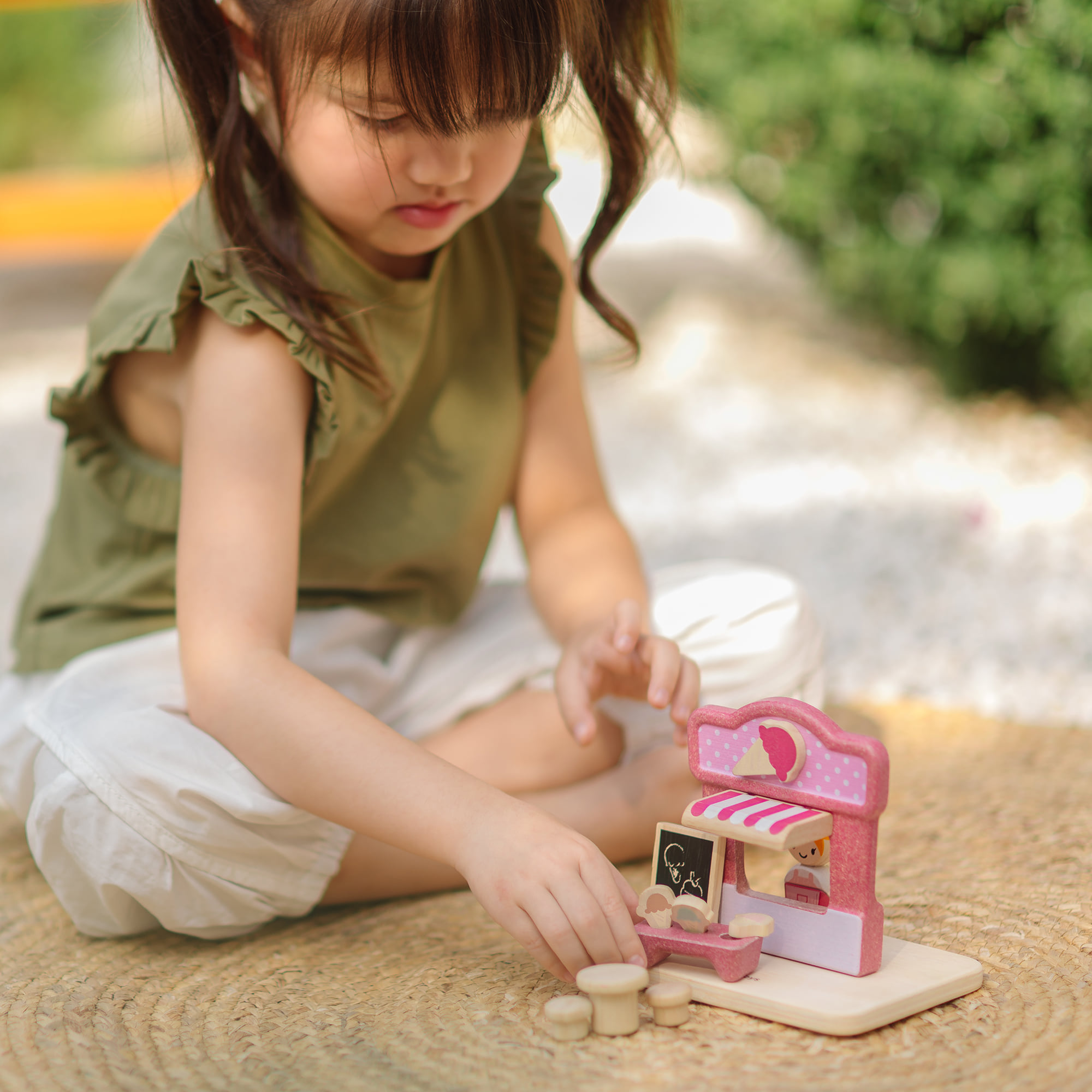 ชุดของเล่นไม้ PLANTOYS ร้านไอศรีม สำหรับเด็กอายุ 3 ปีขึ้นไป_3