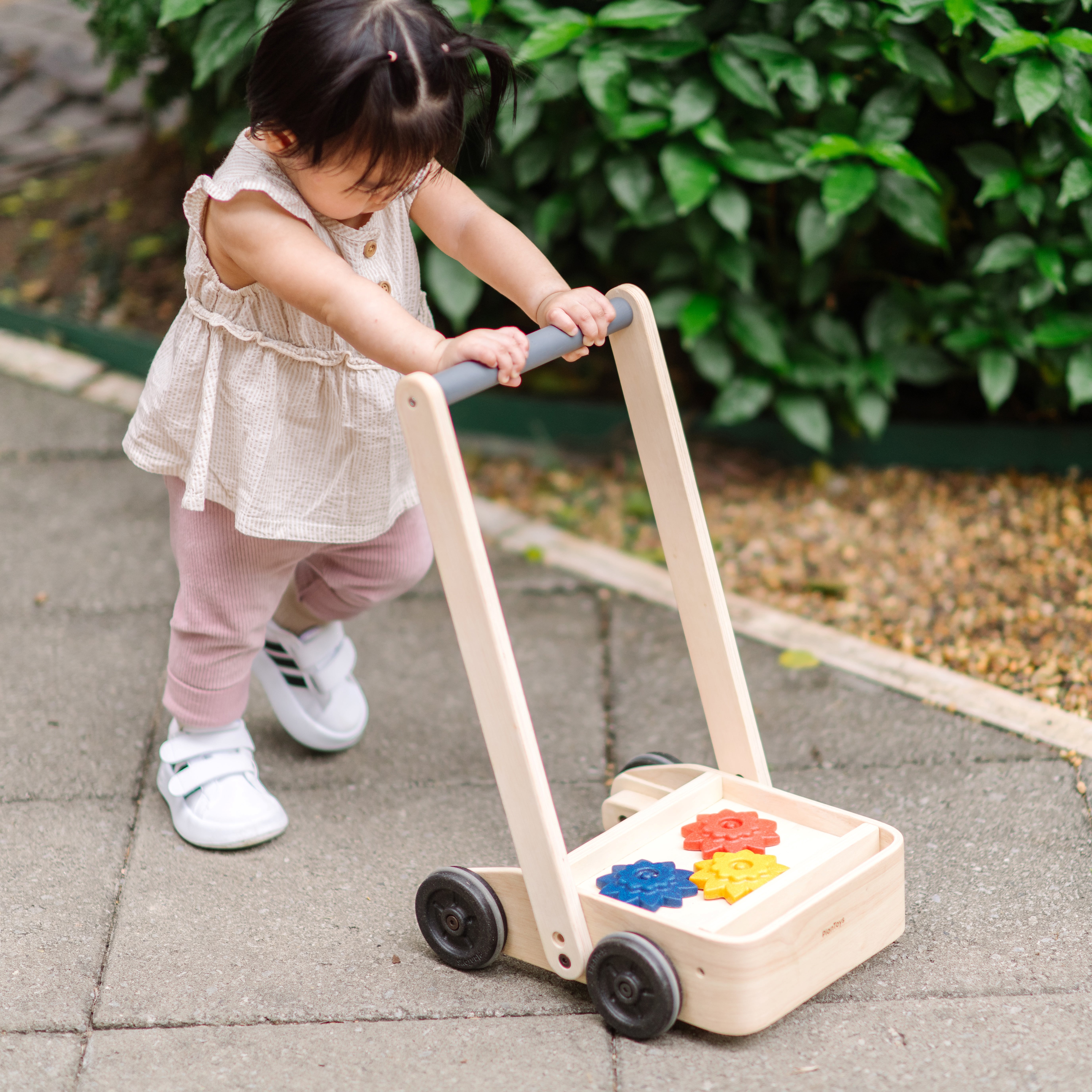 ชุดของเล่นไม้ PLANTOYS รถผลักเดินฟันเฟือง สำหรับเด็กอายุ 9 เดือนขึ้นไป_3