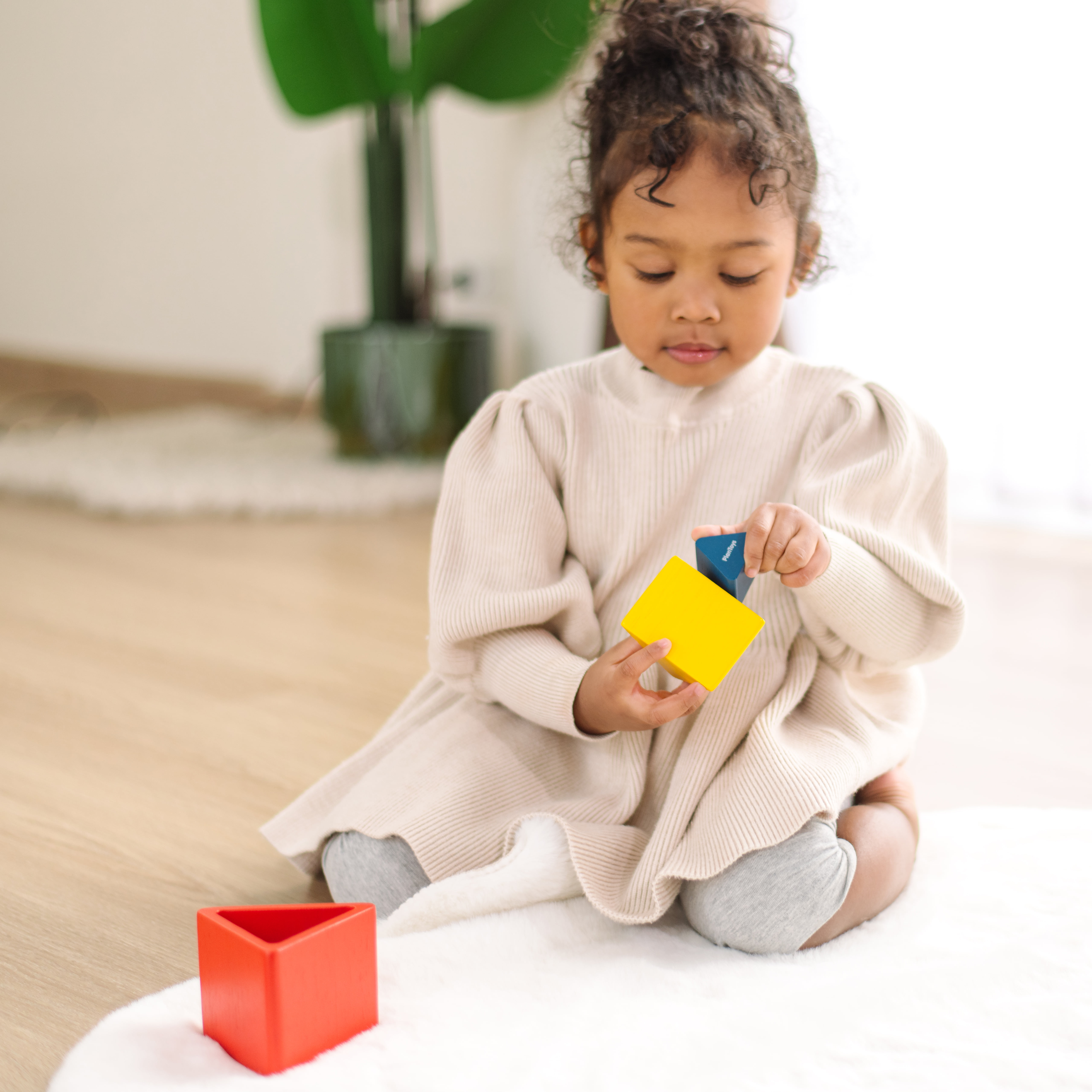 ชุดของเล่นไม้ PLANTOYS สามเหลี่ยมเรียงซ้อน สำหรับเด็กอายุ 12 เดือนขึ้นไป_3