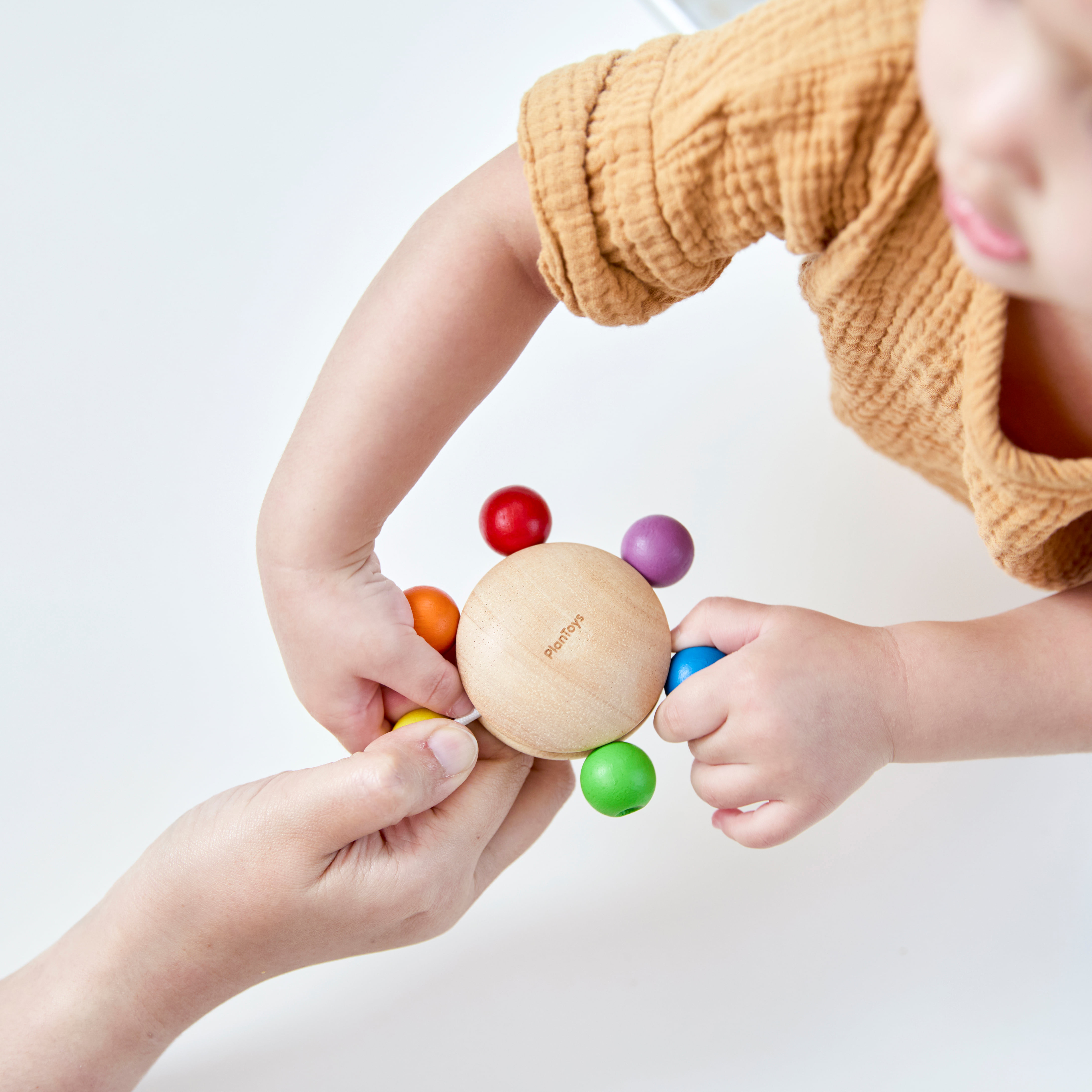 ชุดของเล่นไม้ PLANTOYS ทรงกลมฝึกจับและดึง สำหรับเด็กอายุ 9 เดือนขึ้นไป_3