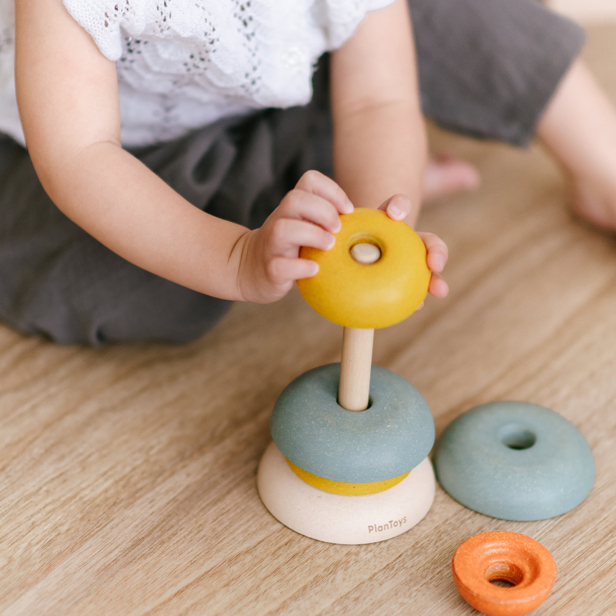 ชุดของเล่นไม้ PLANTOYS วงแหวนเรียงซ้อน - ถ้วย สำหรับเด็กอายุ 12 เดือนขึ้นไป_7