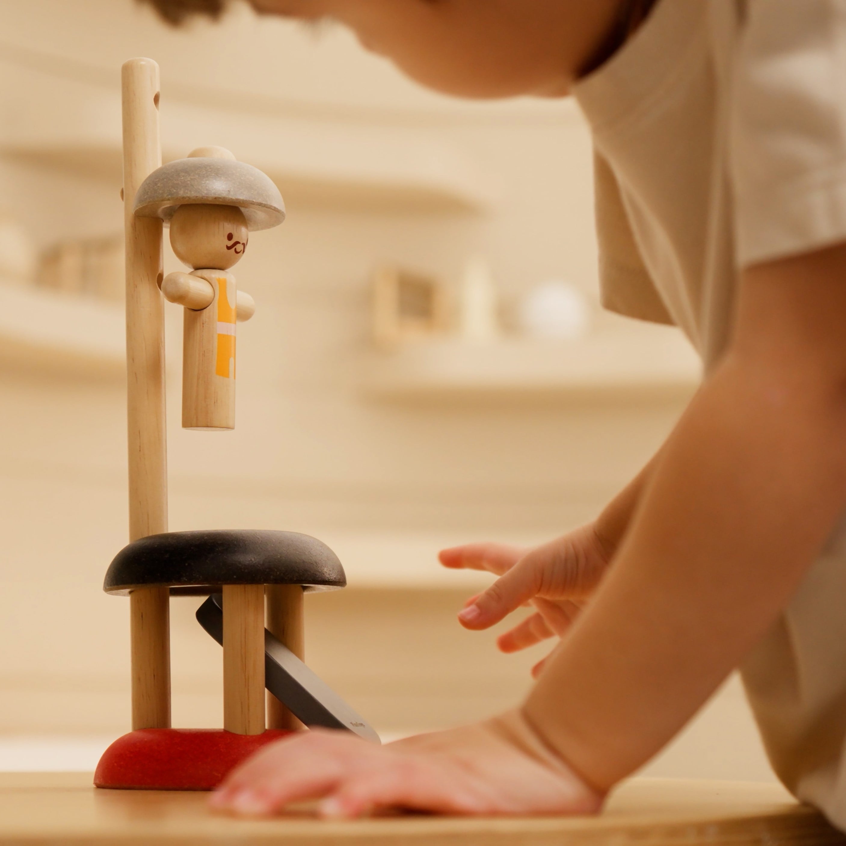 ชุดของเล่นไม้ PLANTOYS นักกายกรรมกระโดด สำหรับเด็กอายุ 2 ปีขึ้นไป_3