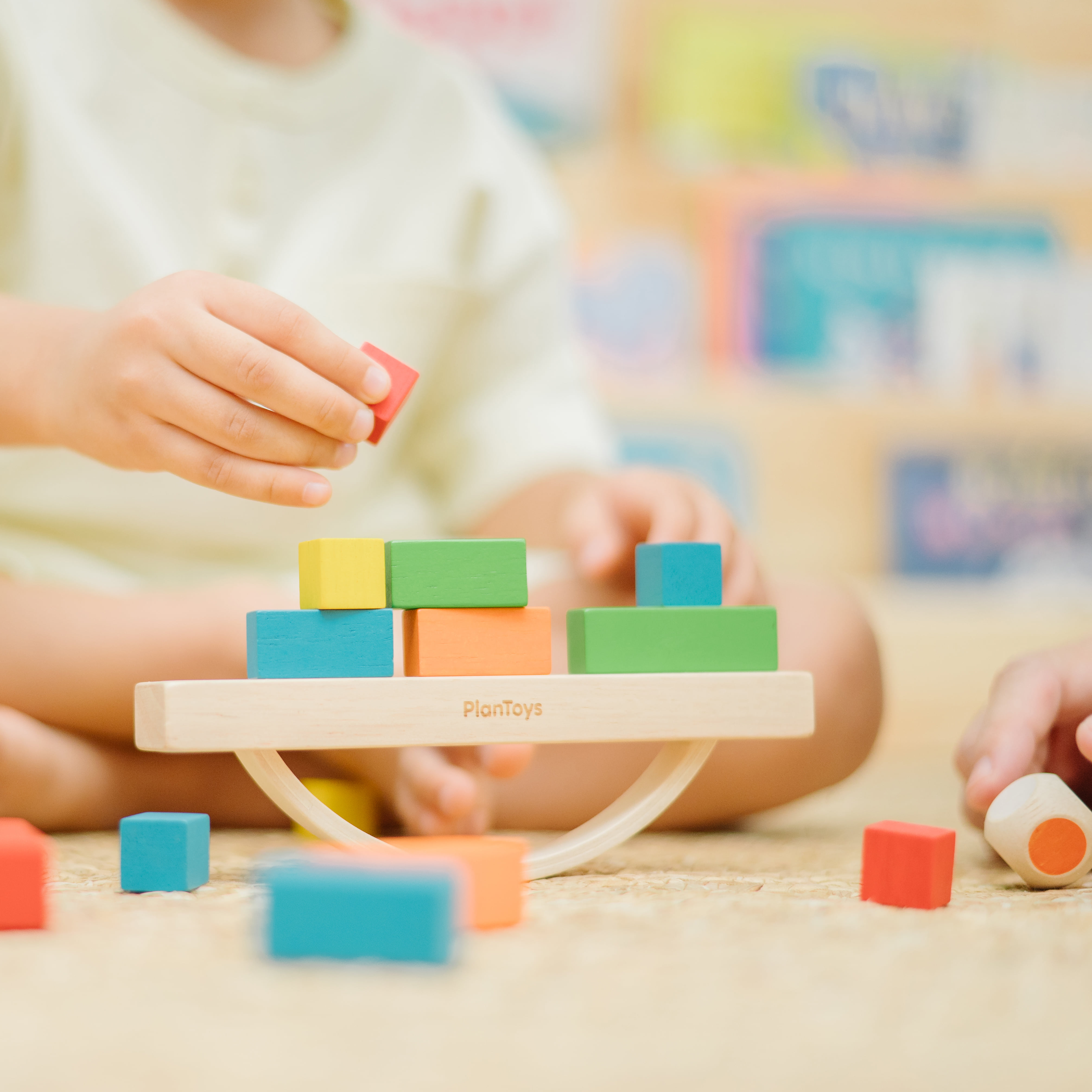 ชุดของเล่นไม้ PLANTOYS เกมเรือบรรทุกสินค้าฝึกสมดุล สำหรับเด็กอายุ 3 ปีขึ้นไป_3